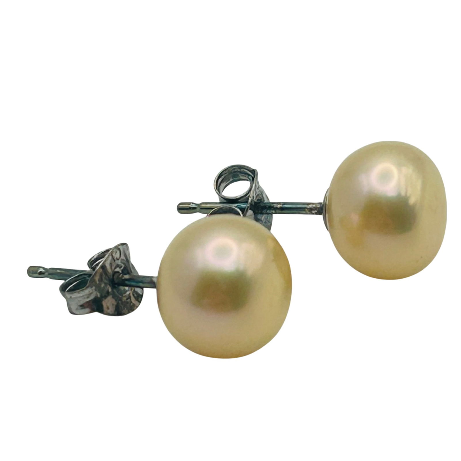 Sterling Pearl Stud Earrings: Sterling pearl stud earrings. 1.80g