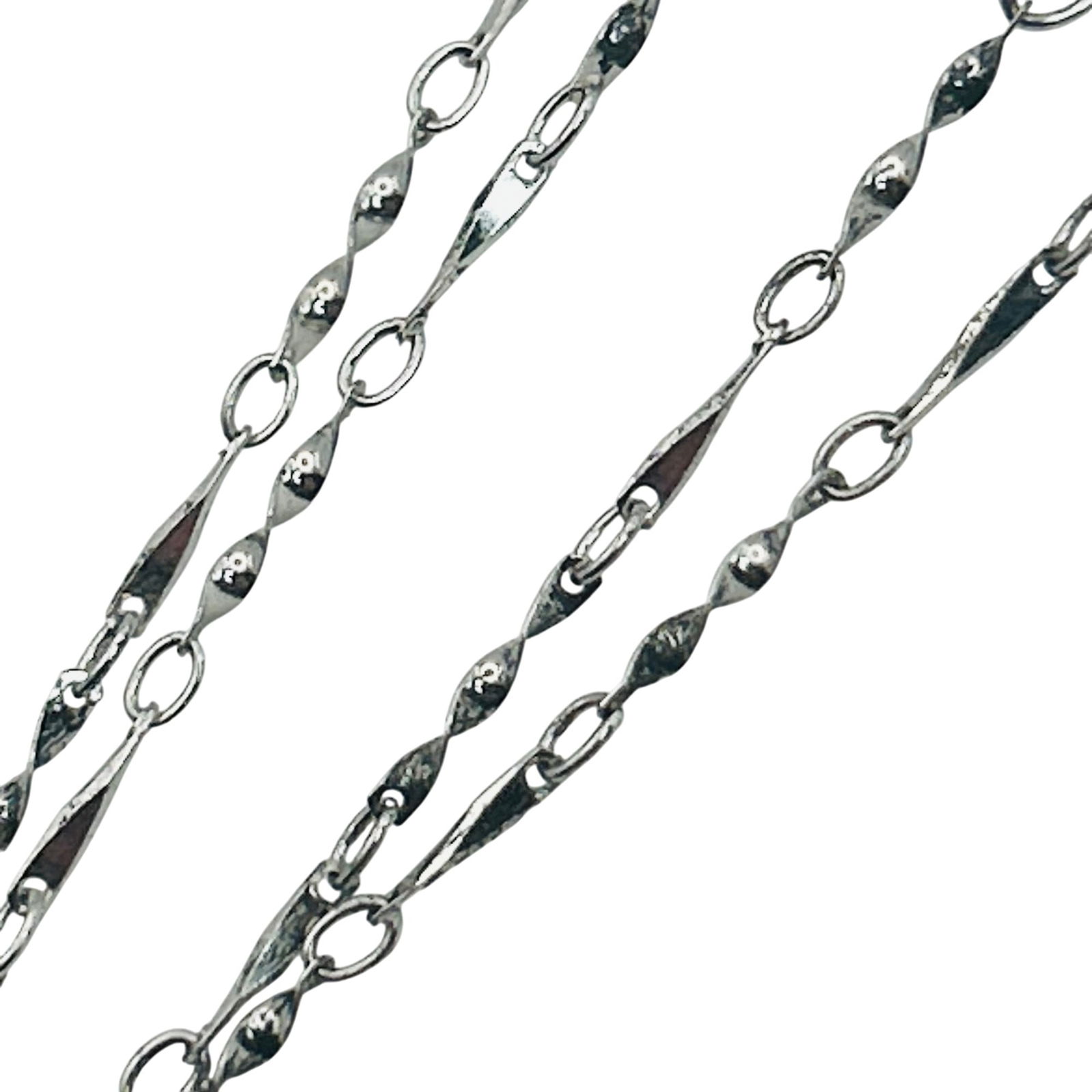 Sterling Twist Chain Necklace: Sterling twist chain necklace. 1.40g