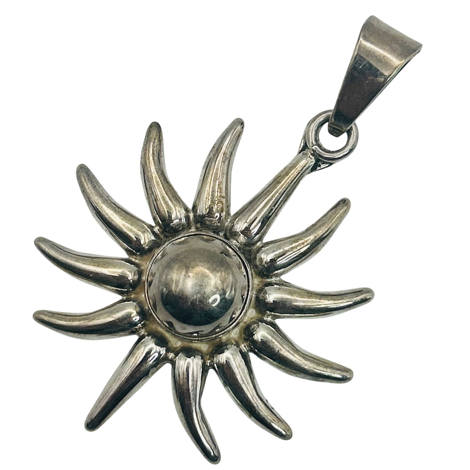 Sterling Sun Pendant: Sterling sun pendant. 22.40g