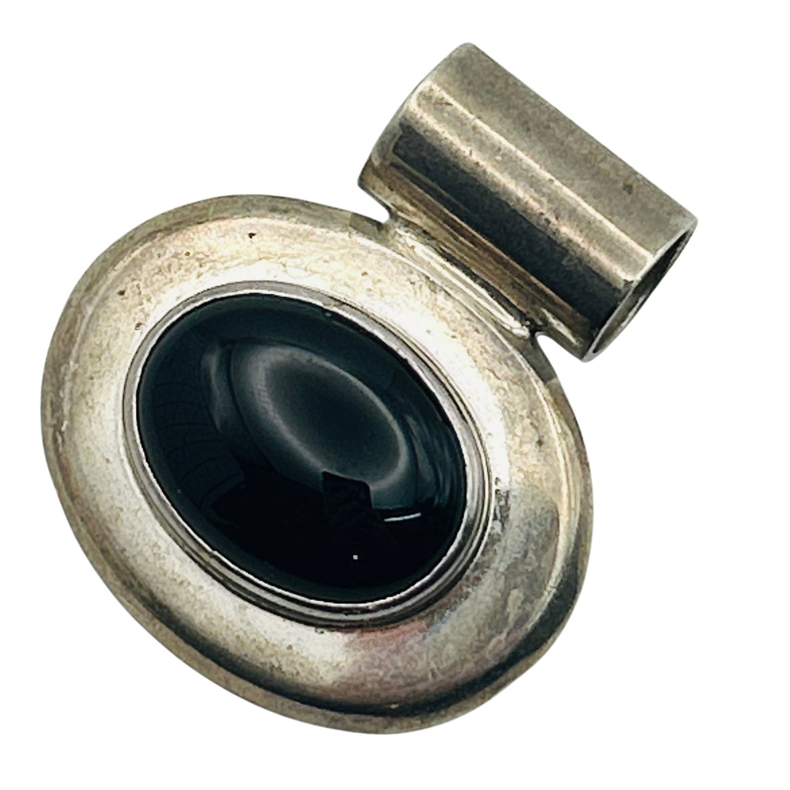 Sterling Onyx Oval Pendant: Sterling onyx oval pendant. 16.70g
