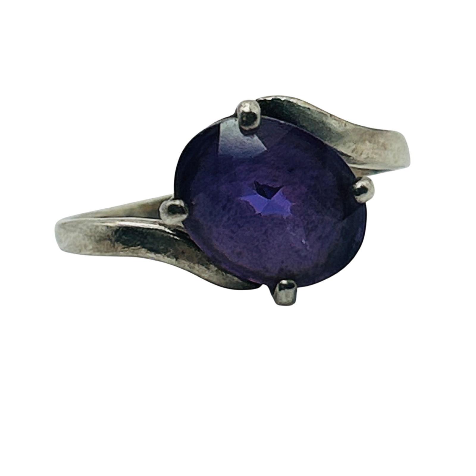 Sterling Amethyst Oval Ring. Size 4.5: Sterling amethyst oval ring. Size 4.5. 2.10g