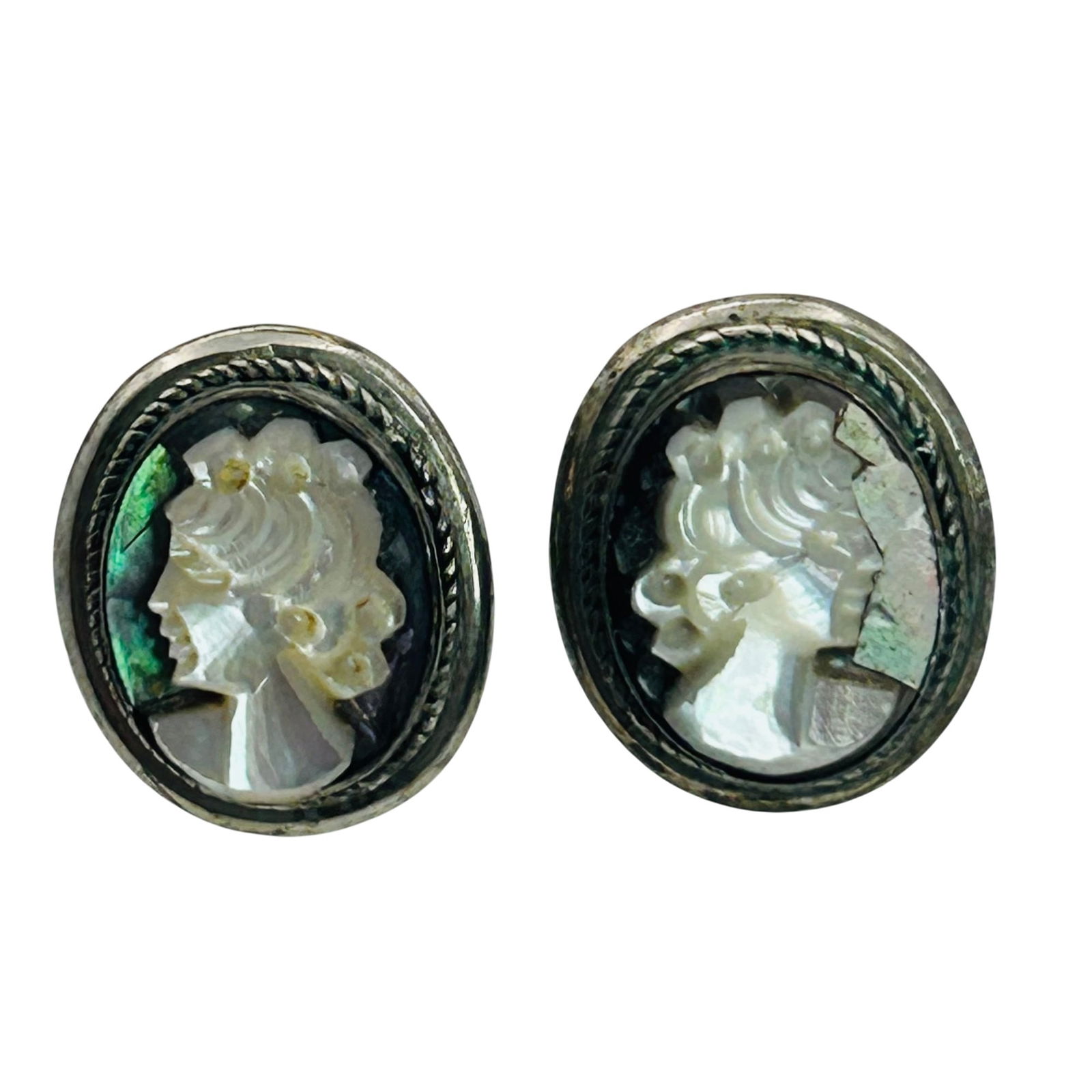 Sterling Cameo Stud Earrings: Sterling cameo stud earrings. 3.20g