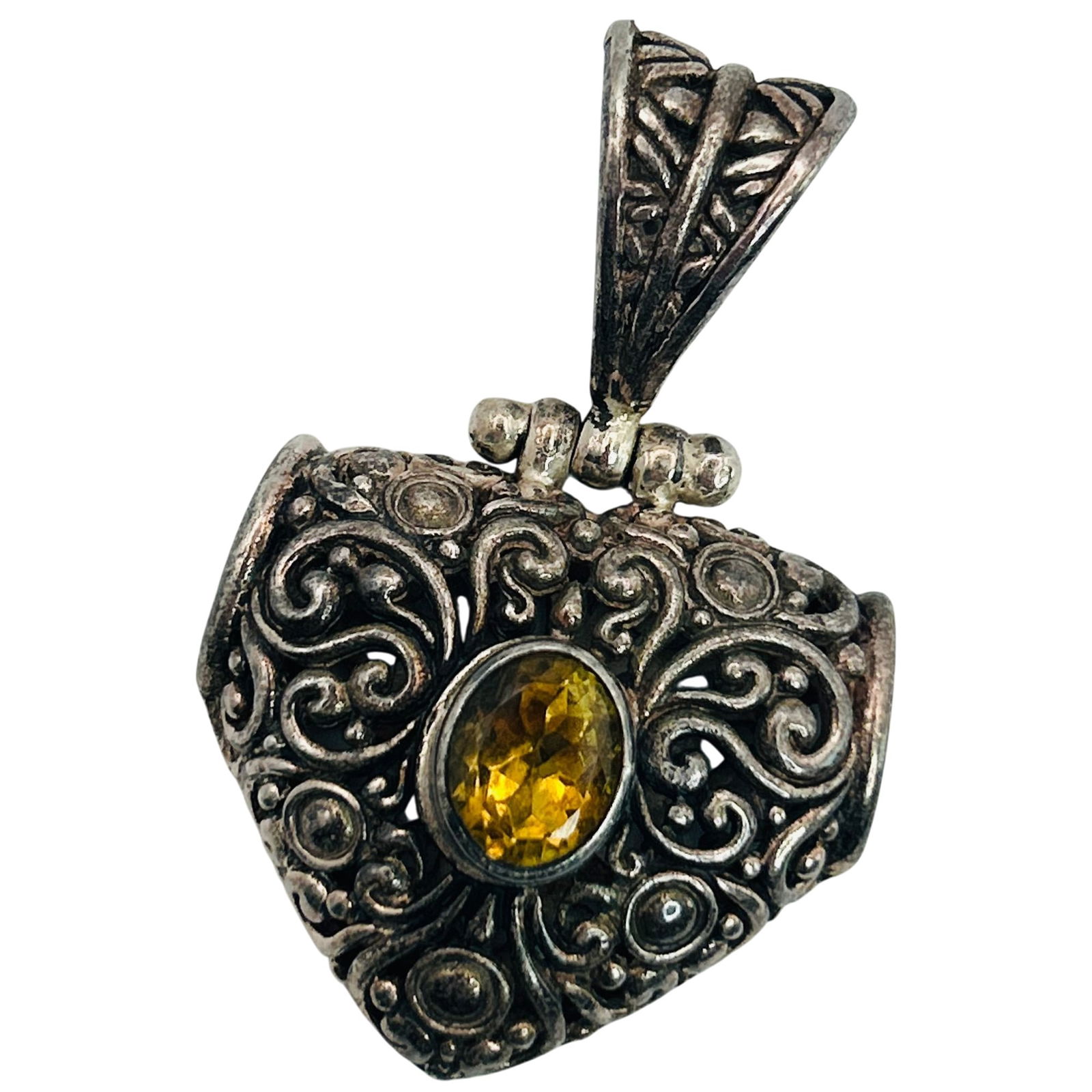 Sterling Citrine Heart Pendant: Sterling citrine heart pendant. 19.00g