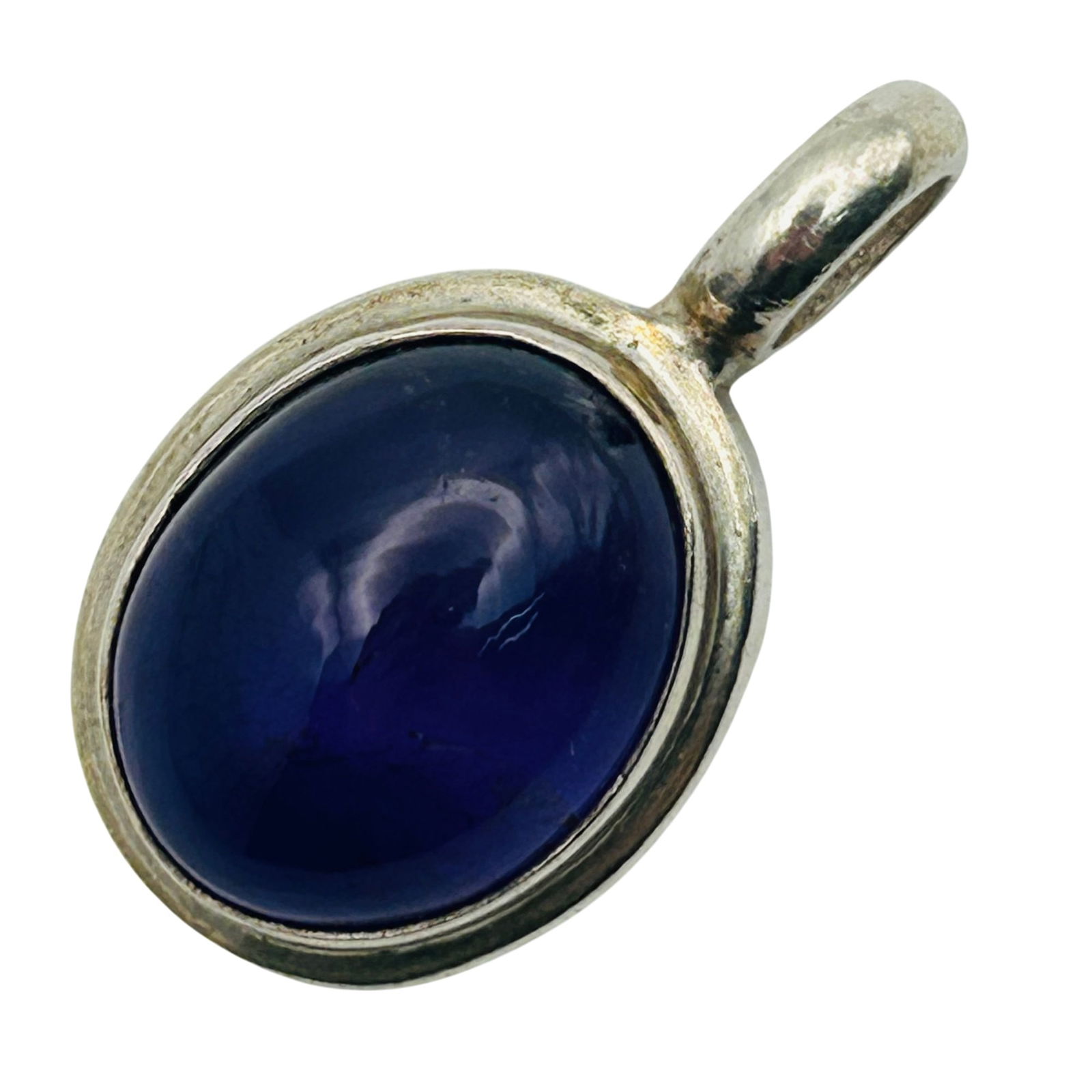 Sterling Amethyst Oval Pendant: Sterling amethyst oval pendant. 7.60g