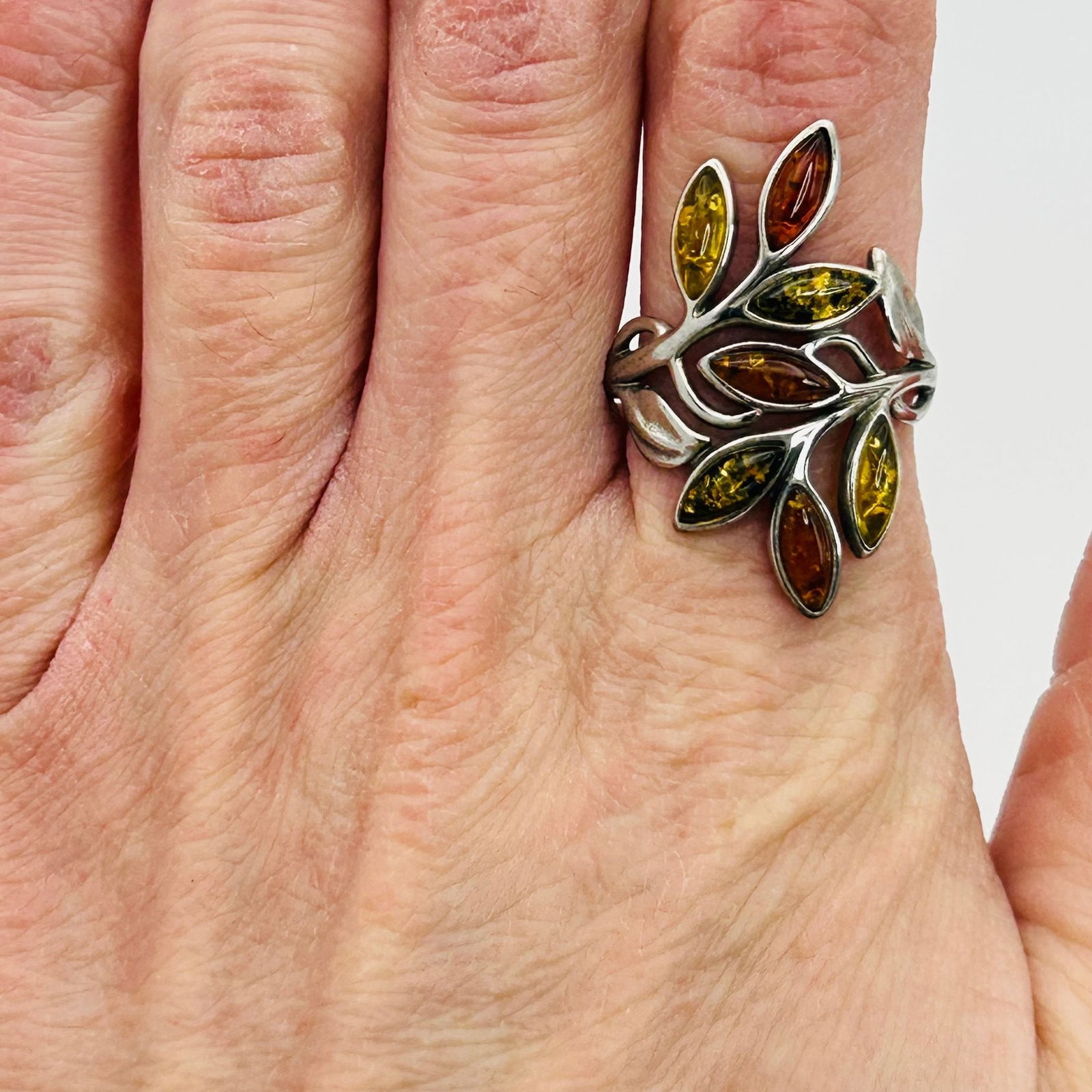 Sterling Amber Leaf Ring. Size 9 - 8