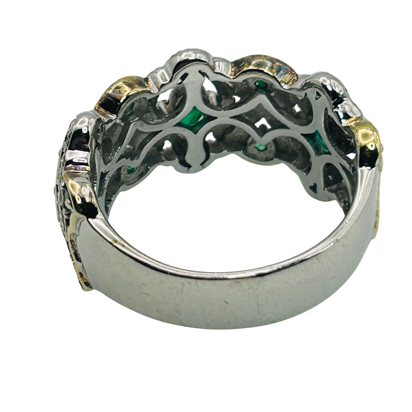 Sterling Emerald Decorative Ring. Size 9 - 6