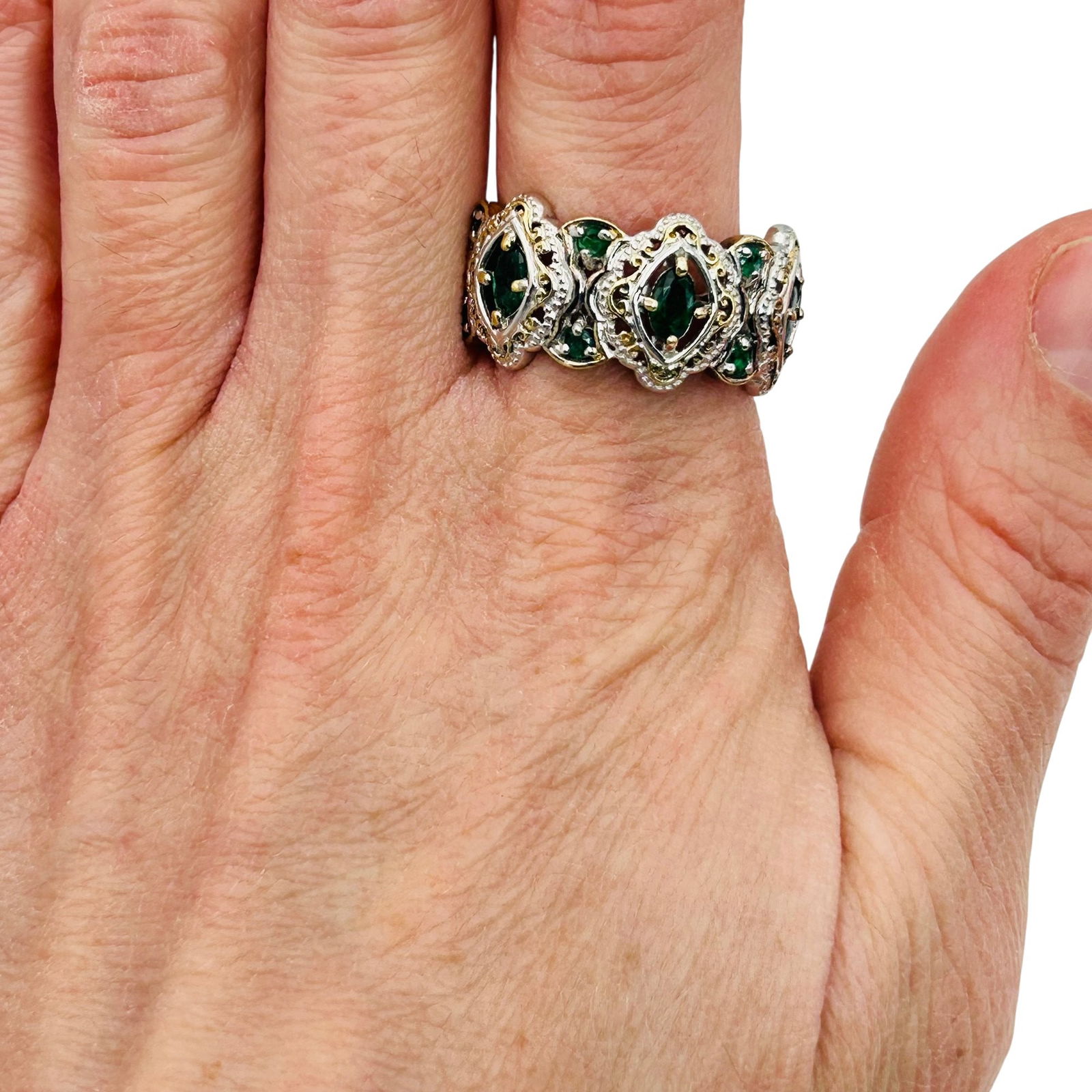 Sterling Emerald Decorative Ring. Size 9 - 8
