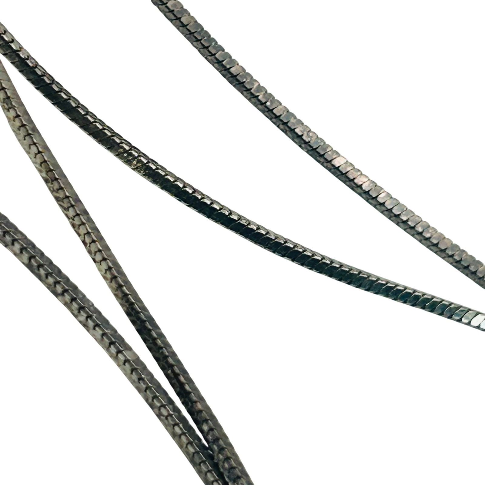 Sterling Round Snake Chain Necklace: Sterling round snake chain necklace. 9.00g