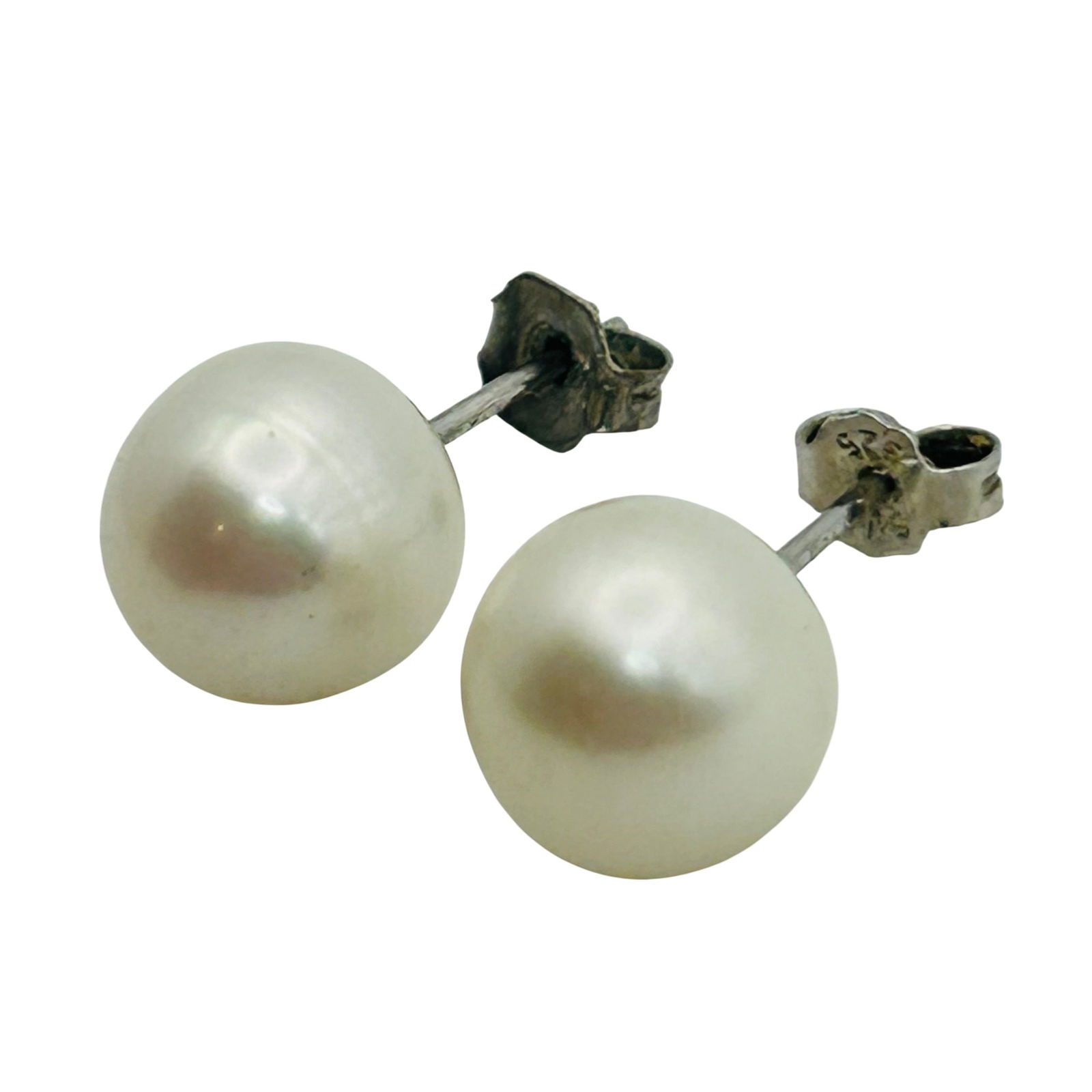 Sterling Pearl Stud Earrings: Sterling pearl stud earrings. 2.10g