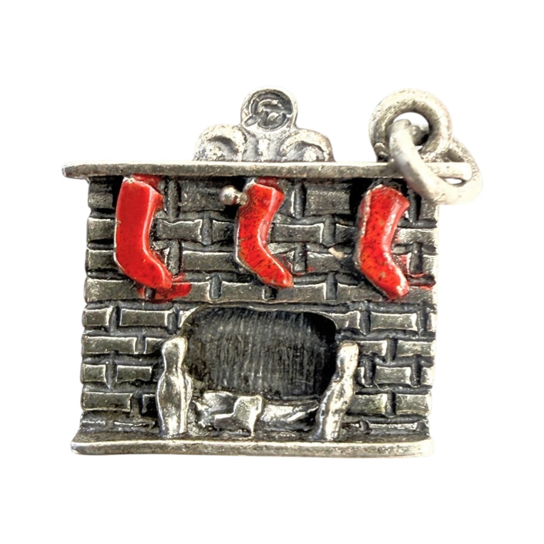 Danecraft Sterling Red Enamel Fireplace With Stockings Christmas Charm 4.2g: Danecraft Sterling red Enamel Fireplace with Stockings Christmas Charm 4.2g