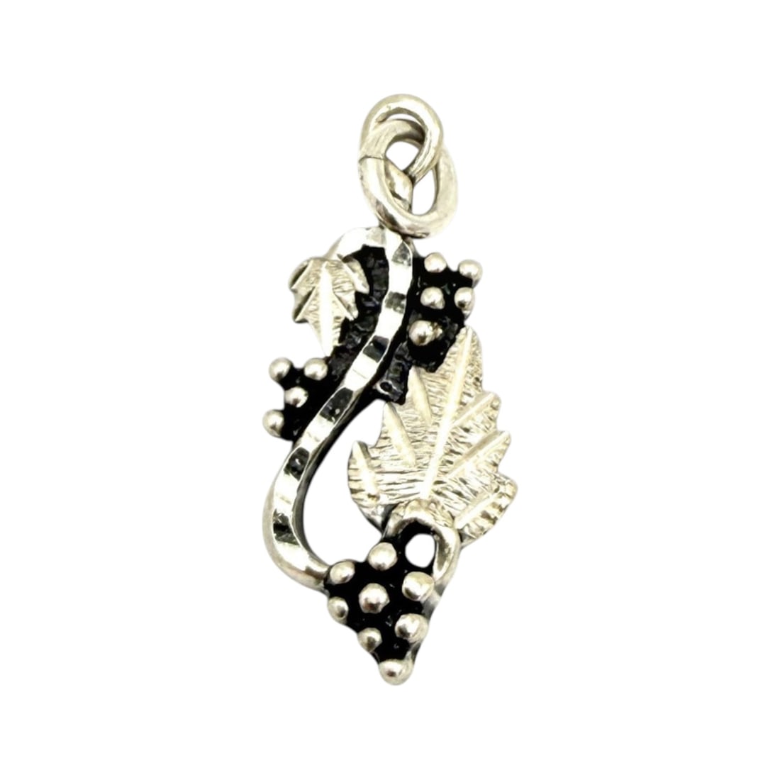C Sterling Grape Vine Pendant 1.4g: C Sterling grape Vine Pendant 1.4g