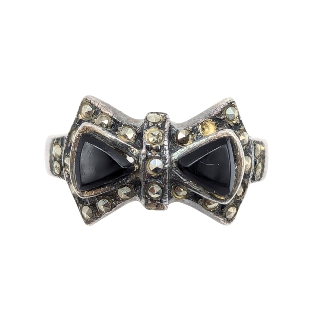 Sterling Marcasite Garnet Bow, Ring Size 5.5, 3.7g: Sterling marcasite,Garnet on a Bow, missing one stone Ring Size 5.5 3.7g