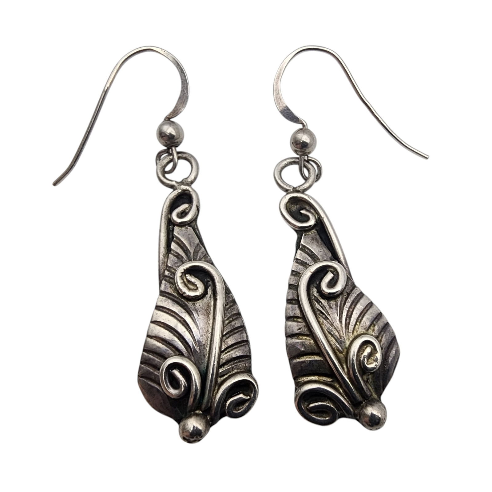 Sandra Henrio Navajo Sterling Dangle Earrings: Sandra Henrio Navajo Sterling Dangle Earrings | 5.1g