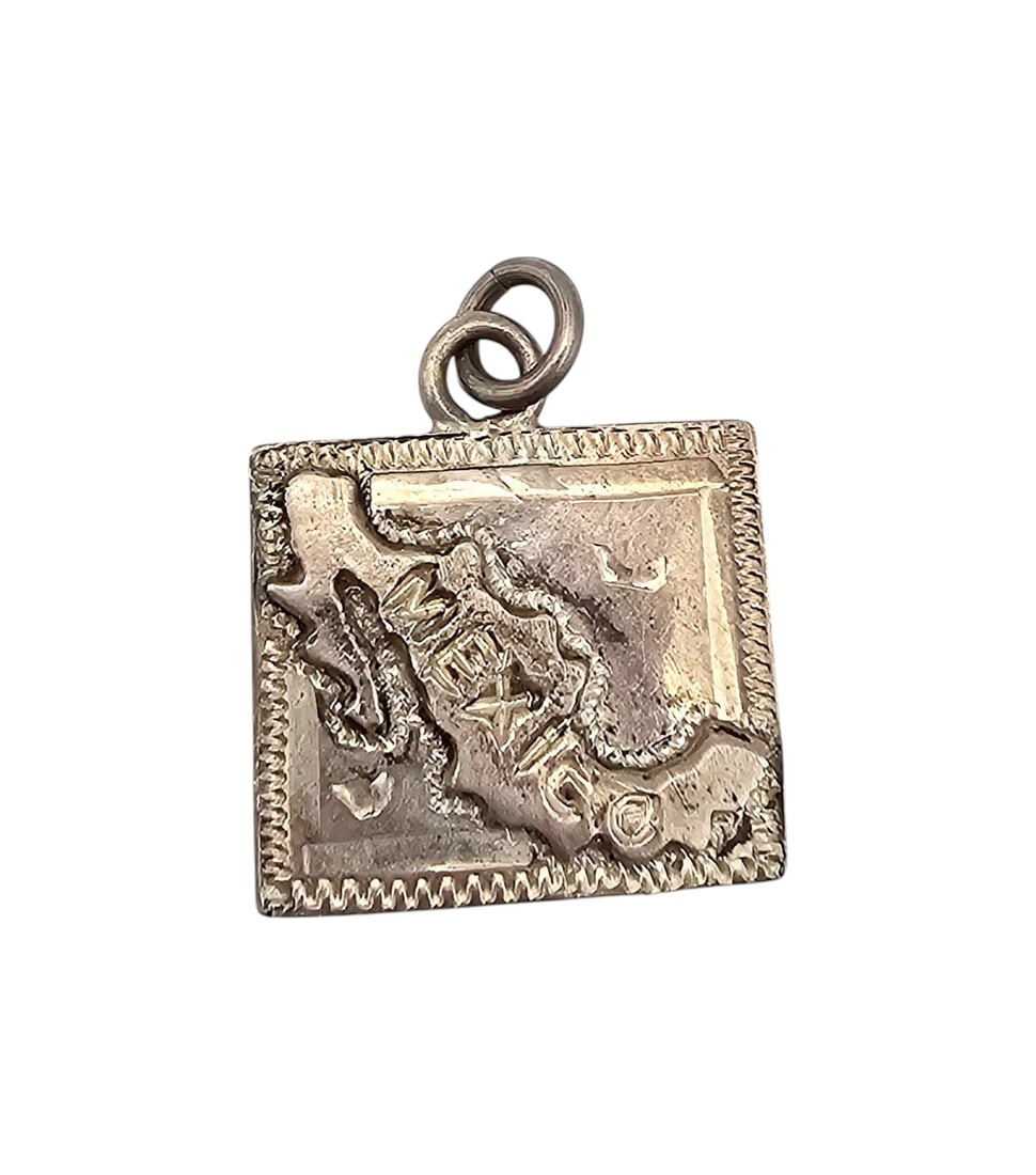 Signed Mexico Sterling Mexico Pendant: Signed Mexico Sterling Mexico Pendant 4.1 G