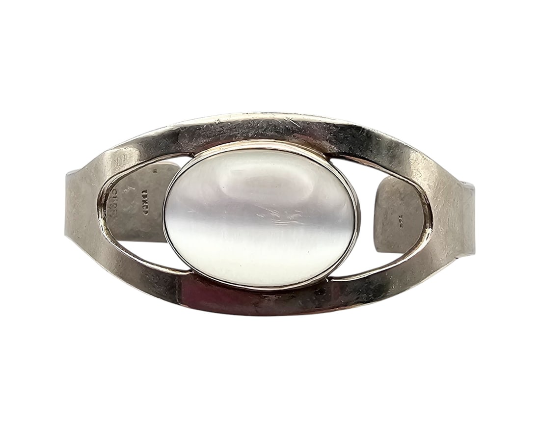 Signed Mexico Taxco Sterling Cat Eye Cuff Bracelet: Signed Mexico Taxco Sterling Cat Eye Cuff Bracelet 33.1 G