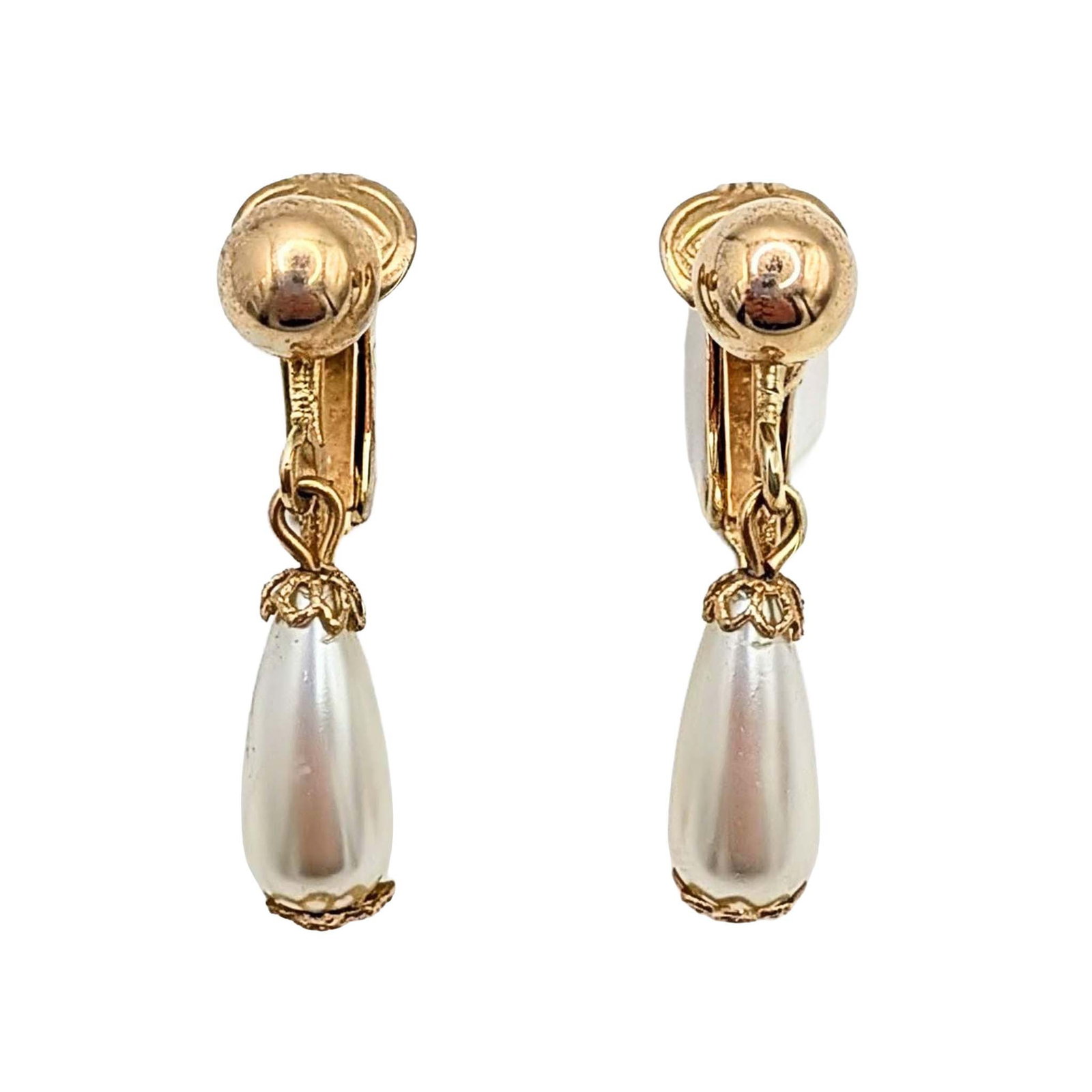 Sarah Coventry Gold Tone Metal Faux Pearl Clip Back Earrings: Sarah Coventry Gold Tone Metal, Faux Pearl Drop Clip Back Earrings. Signed Sarah Cov. 4.5g