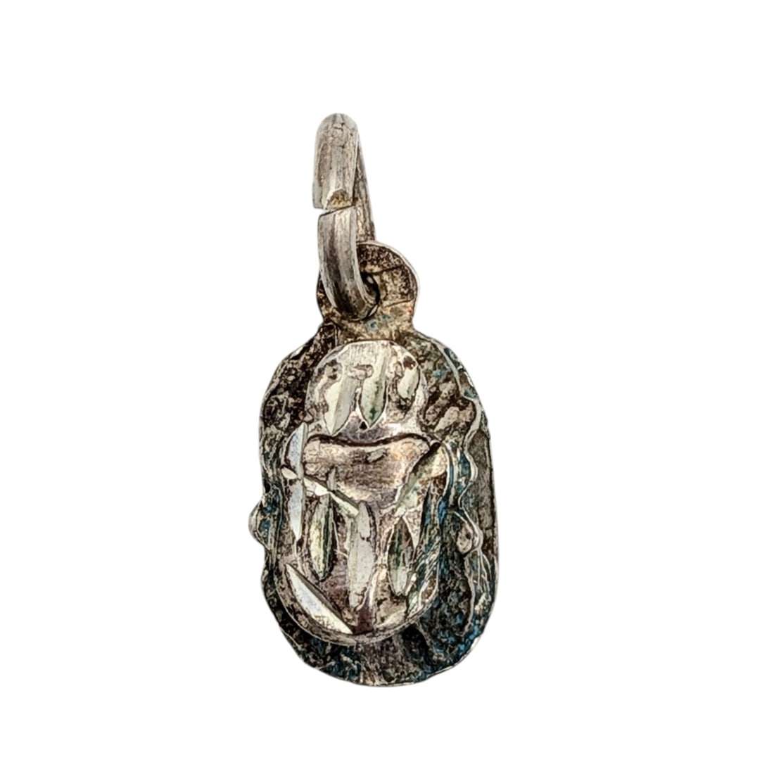 Vintage Sterling Silver Carved Scarab Beetle Pendant: Vintage Sterling Silver Carved Scarab Beetle Pendant. Unsigned. 1.6g