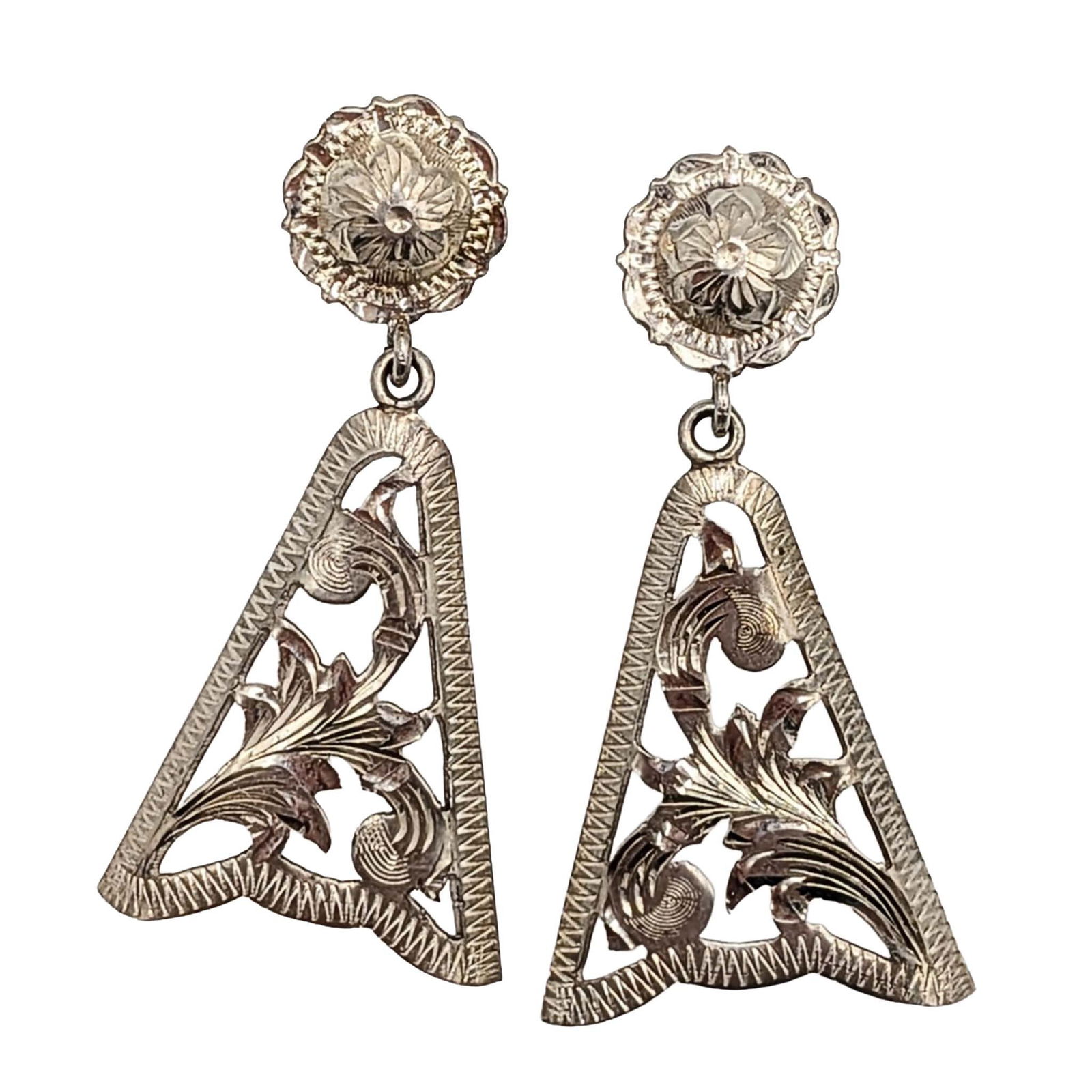 Signed Mexican Sterling Silver Engraved Floral Dangle Stud Earrings: Signed Mexican Sterling Silver Engraved Floral Detail Dangle Stud Earrings. Signed Sterling Mexico GM13. 7.1g