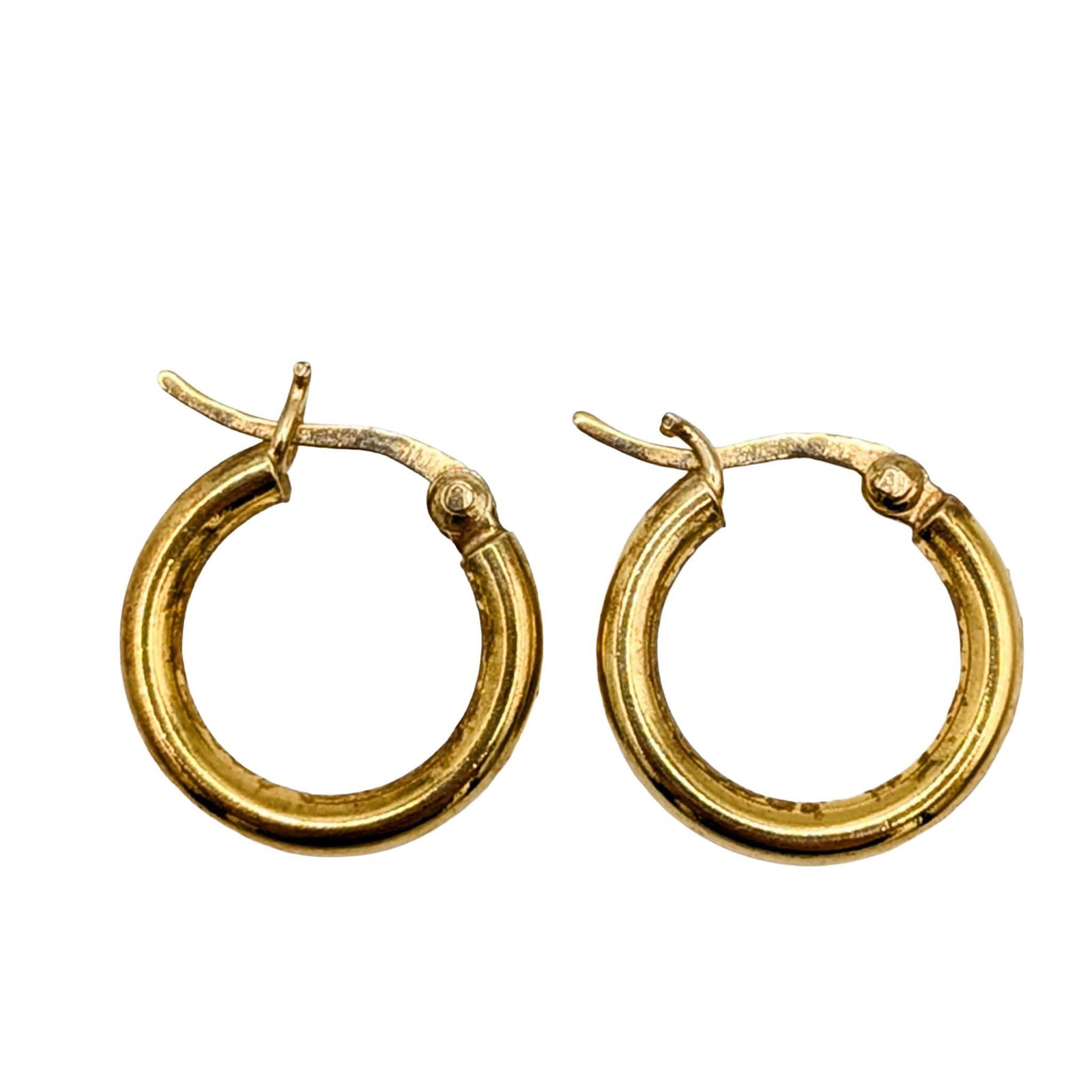 Signed Gold Over Sterling Silver Small Hoop Earrings: Signed Gold Over Sterling Silver Small Hoop Earrings. Signed D 925. 2.3g