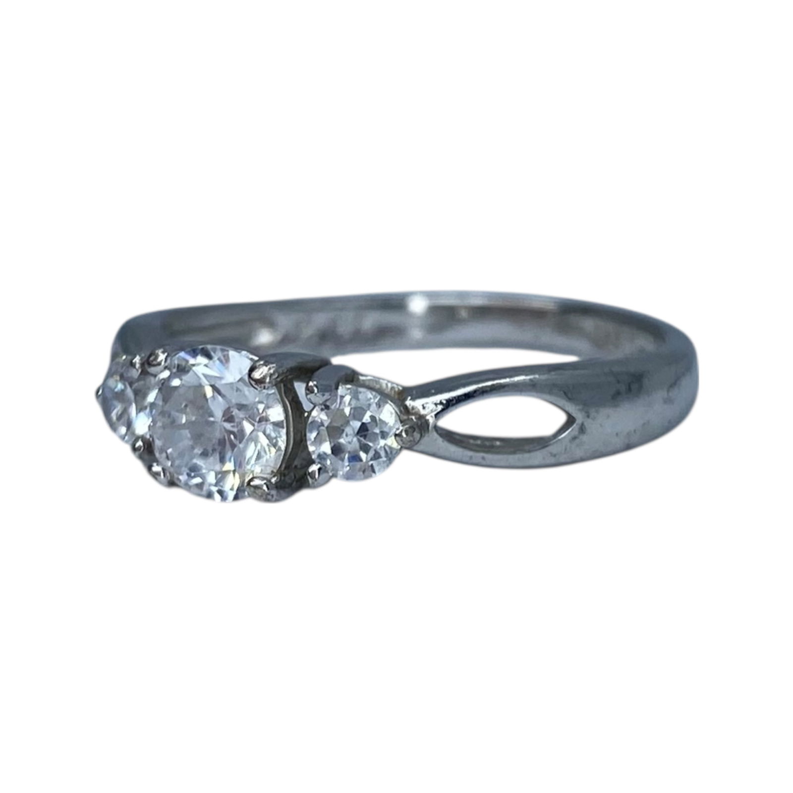Ross Simons 3 Round CZ Engagement Ring 2.1g sz 7.5: Ross Simons 3 Round CZ Engagement Ring 2.1g sz 7.5 Engaged R CZ 925 China