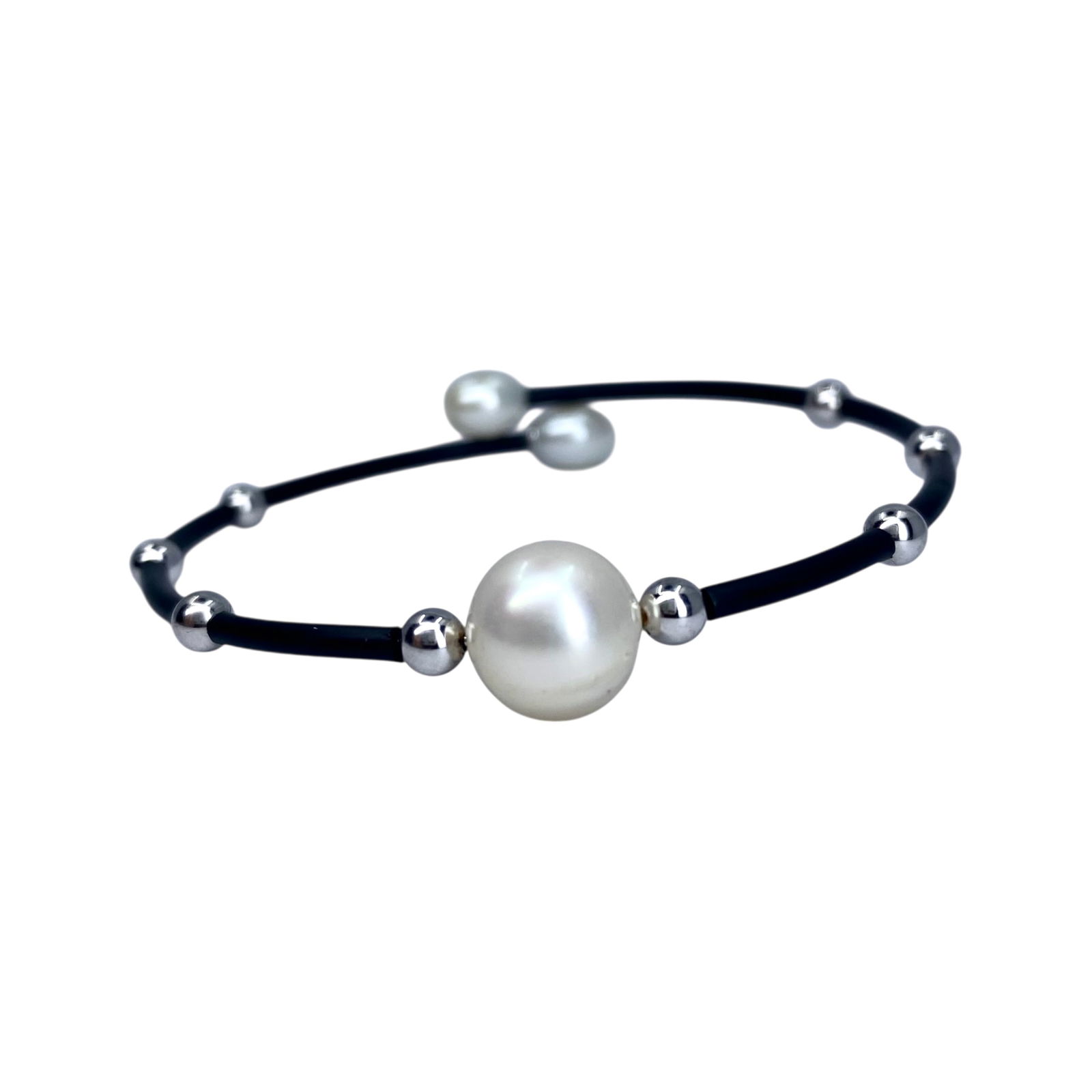 Signed Sterling Bead And Pearl Bracelet 7in 4.12g: Signed Sterling Bead And Pearl Bracelet, Black Bead one what is believed to be a sturdy Sterling wire 7in 4.12g Engraved IPS 925 China