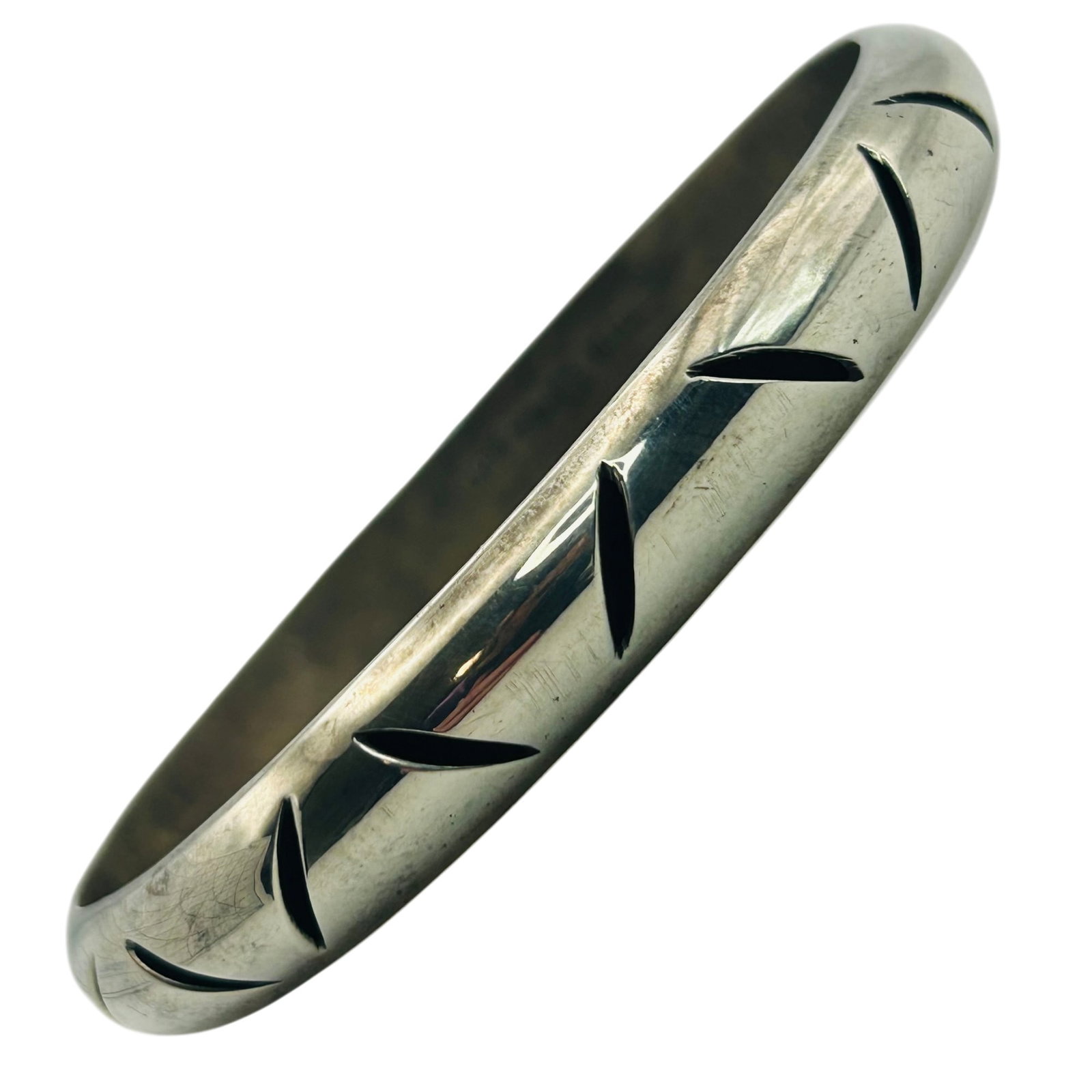 TR- 169 Taxco Sterling Bangle Bracelet: TR- 169 Taxco Sterling bangle bracelet. 17.30g