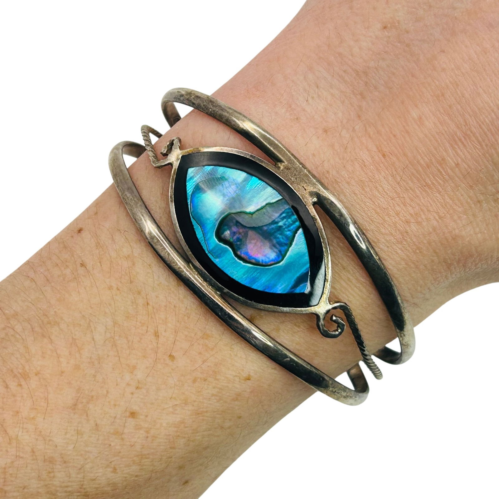 Alpaca Mexico Abalone Cuff Bracelet: Alpaca Mexico abalone cuff bracelet. 13.20g