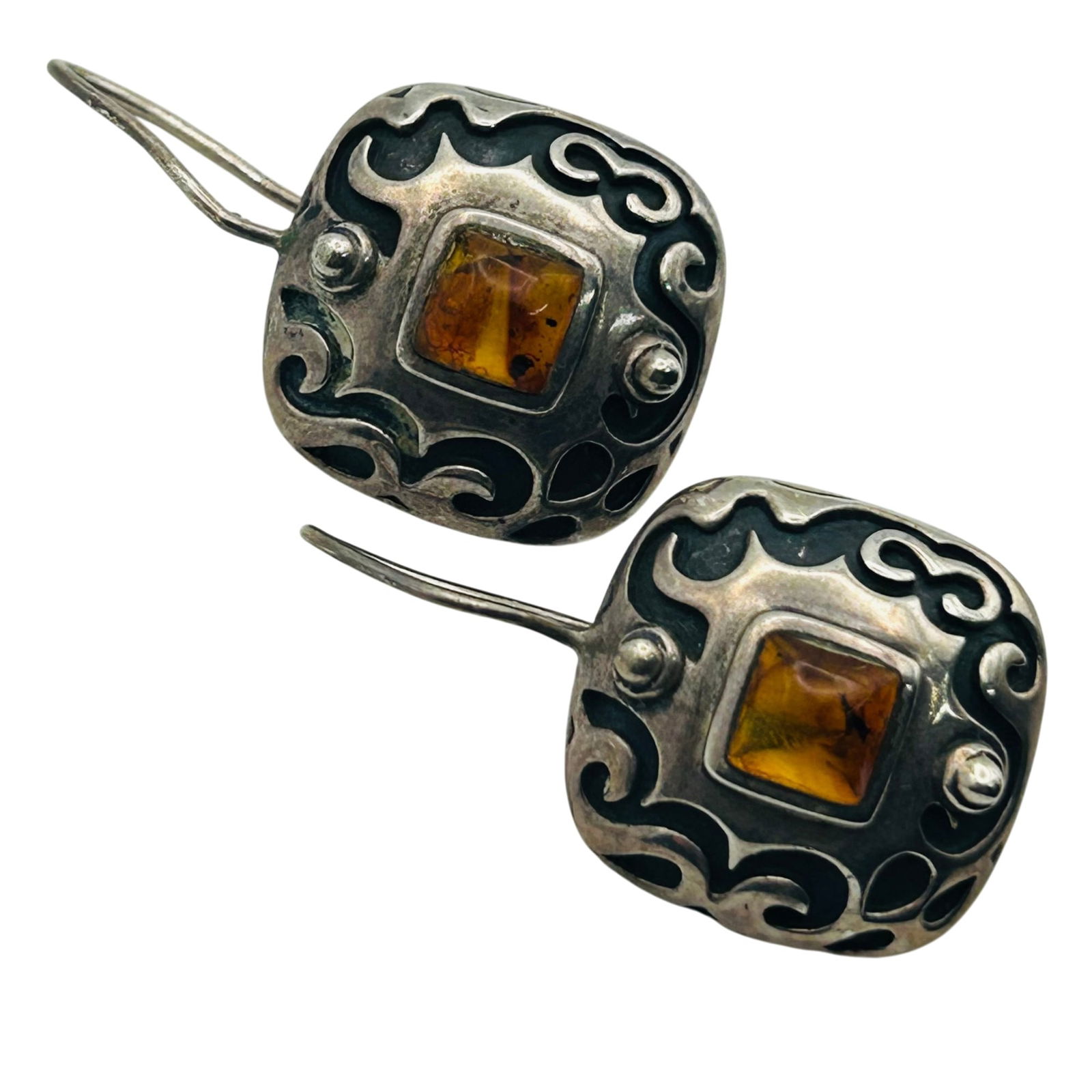 Silpada Sterling Amber Earring: Silpada Sterling Amber earrings. 10.20g