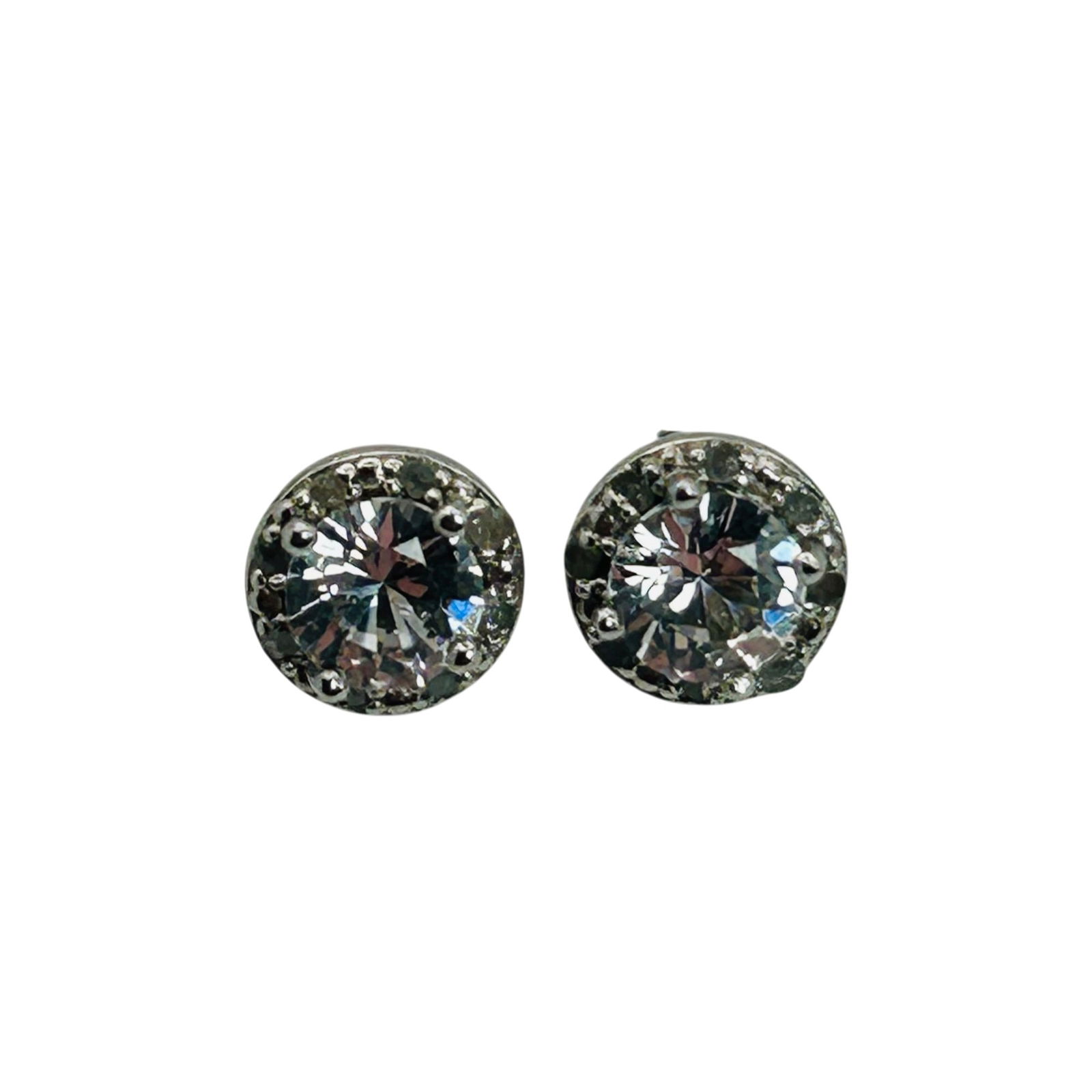 Vita Di Grazia Milano Sterling 1/10 Carat Diamond White Sapphire Studs: Vita di Grazia Milano sterling 1/10 carat diamond white sapphire studs. 1.60g