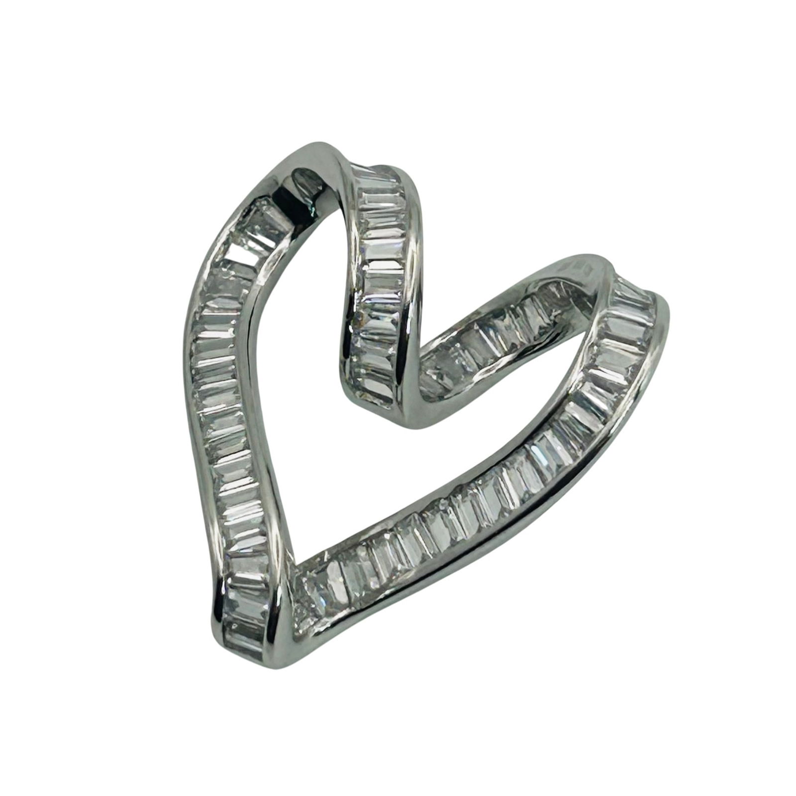 Sterling Heart Pendant: Sterling heart pendant. 4.10g