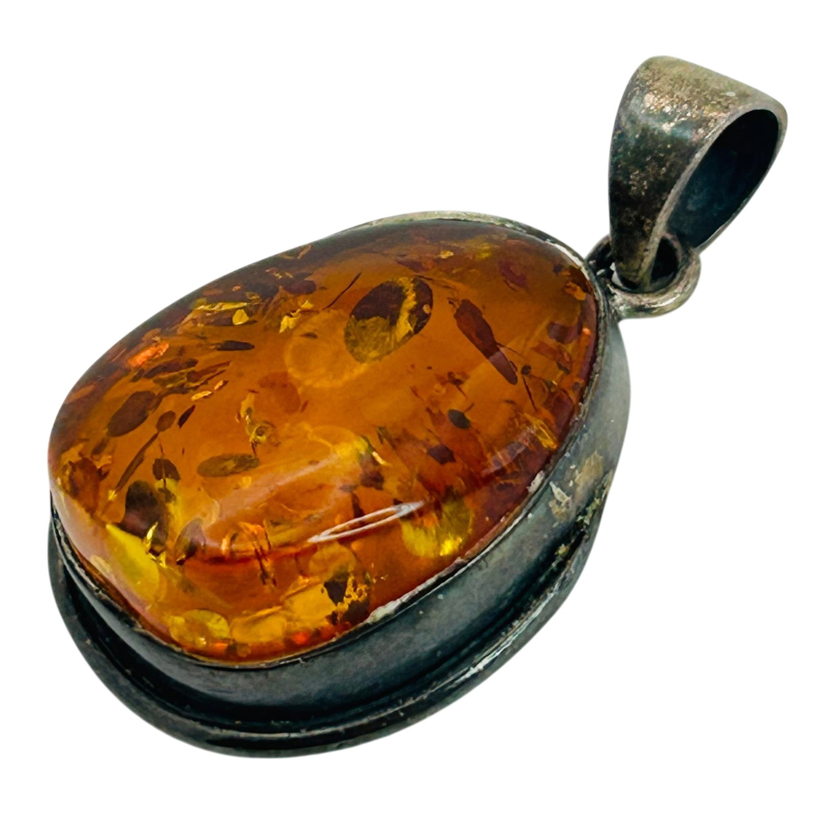 Sterling Oval Amber Pendant: Sterling oval amber pendant. 8.80g