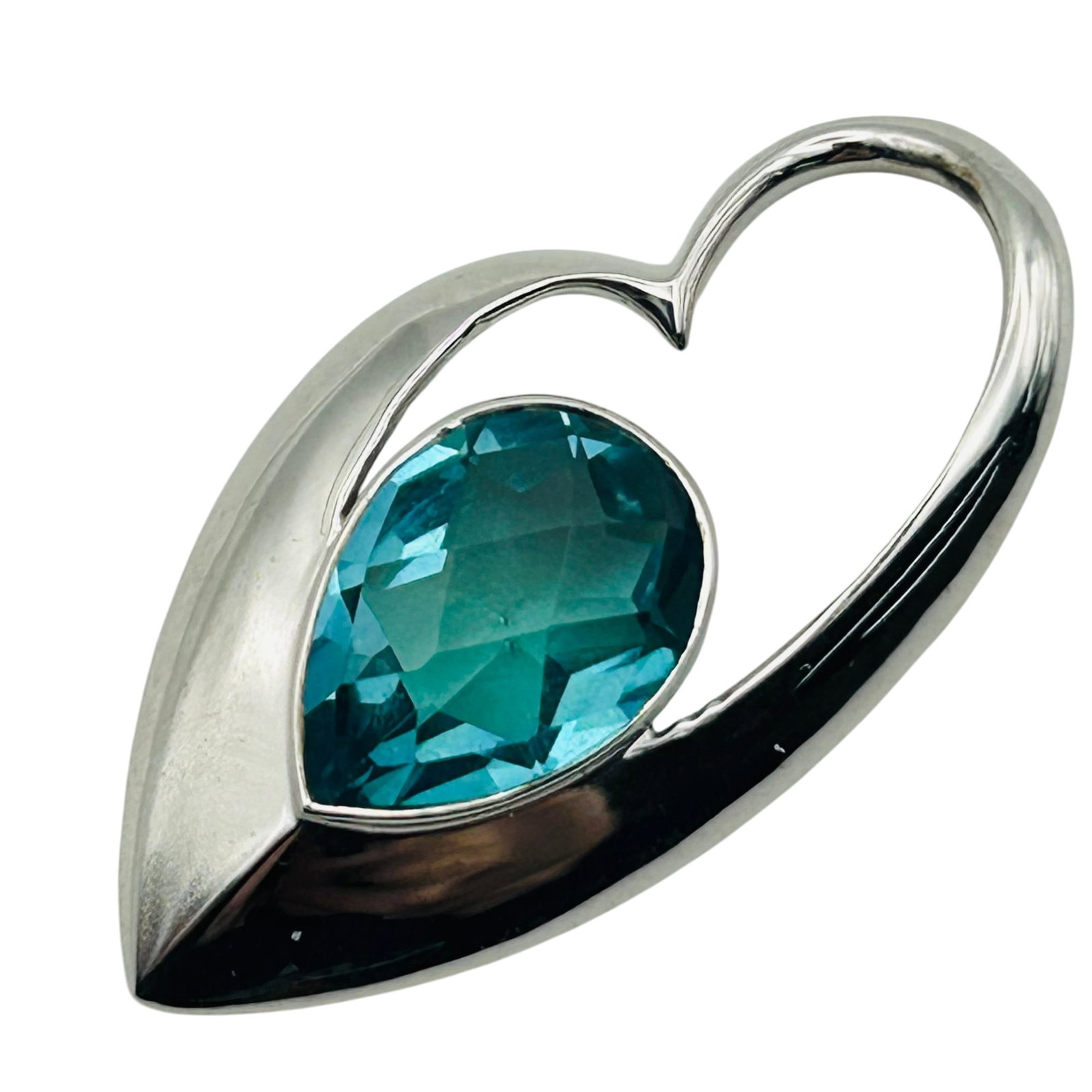 Sajen Sterling Blue Quartz Pendant: Sajen Sterling blue quartz pendant. 5.29g