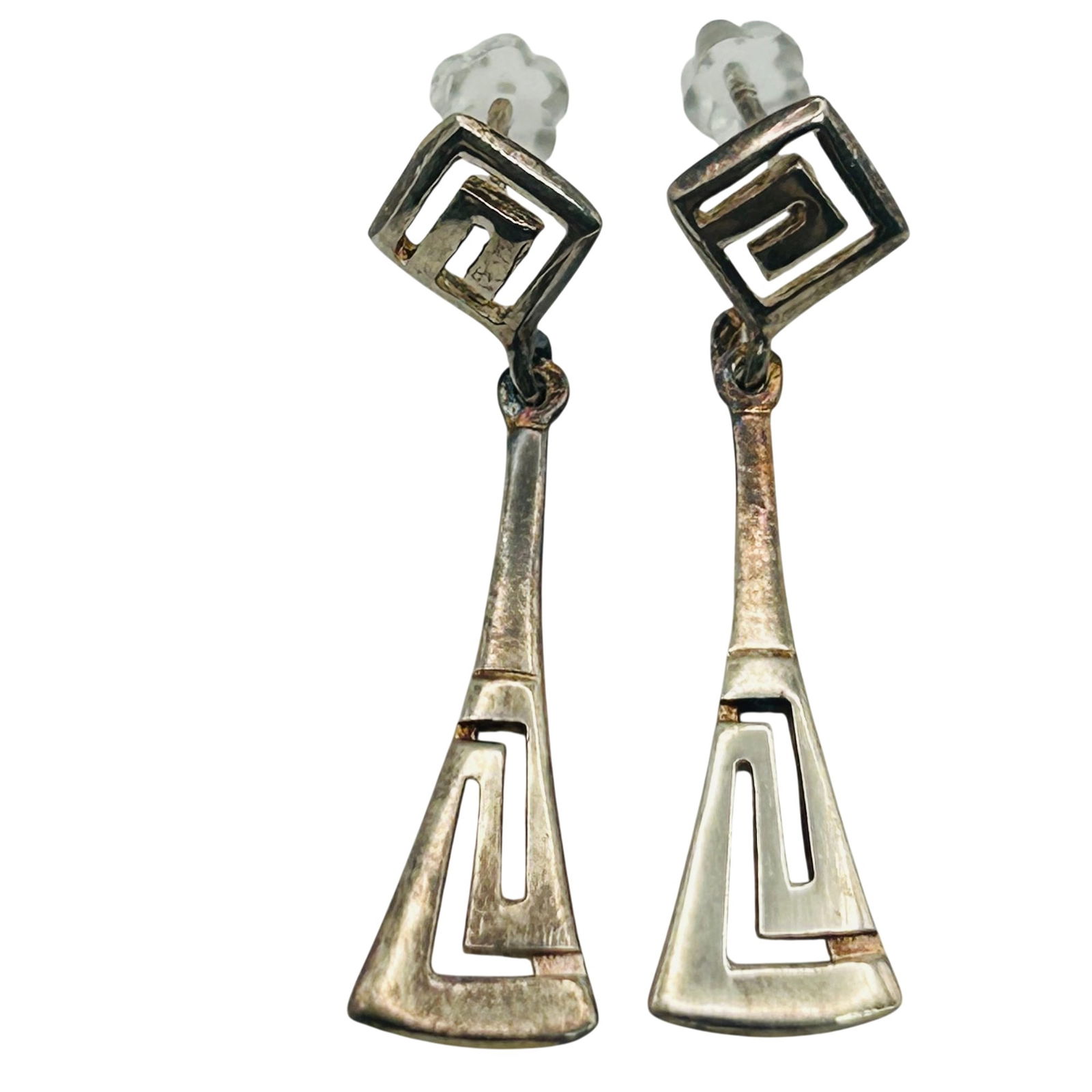 Sterling Swirl Detail Stud Earrings: Sterling swirl detail stud earrings. 2.70g