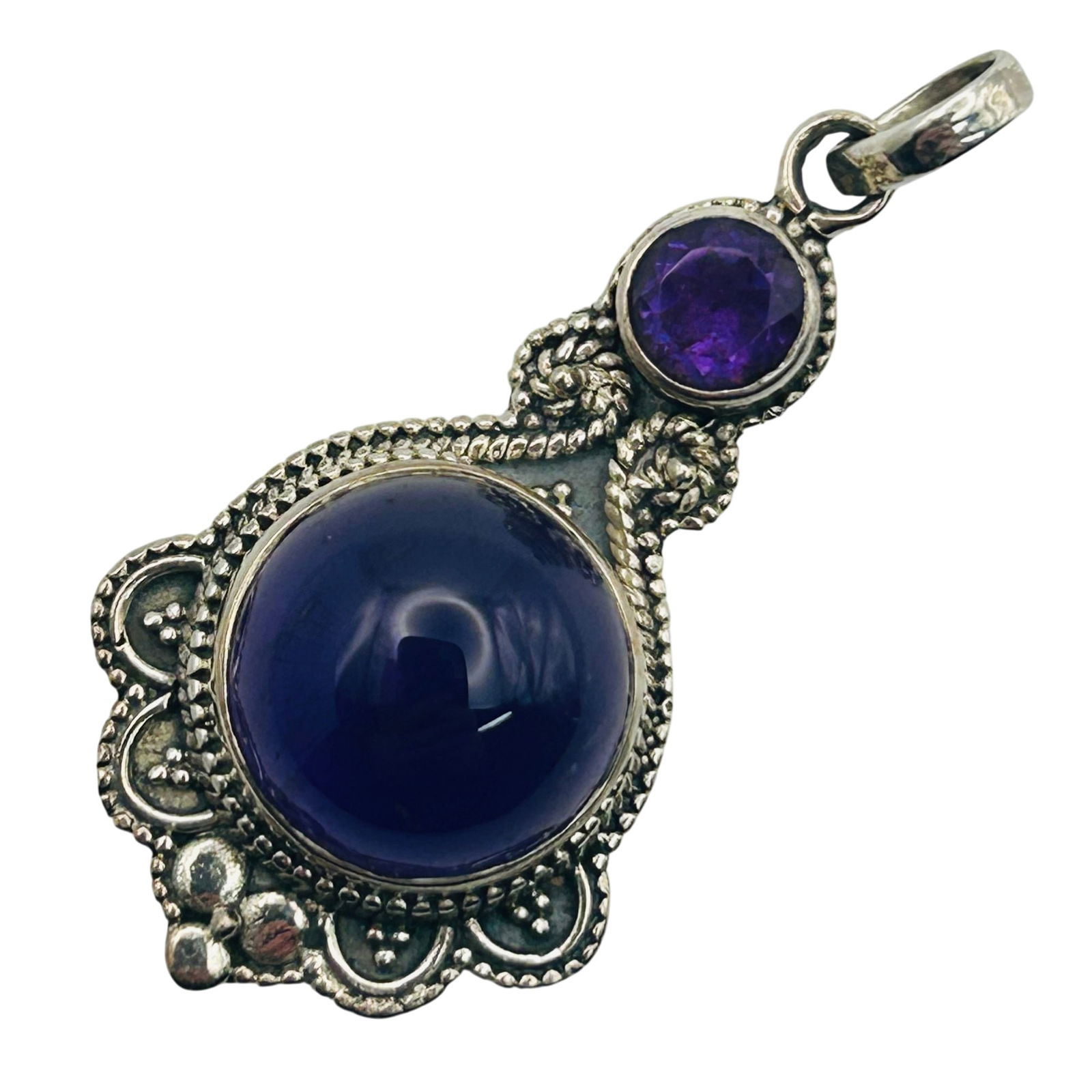 Sterling Amethyst Decorative Pendant: Sterling amethyst decorative pendant. 7.90g