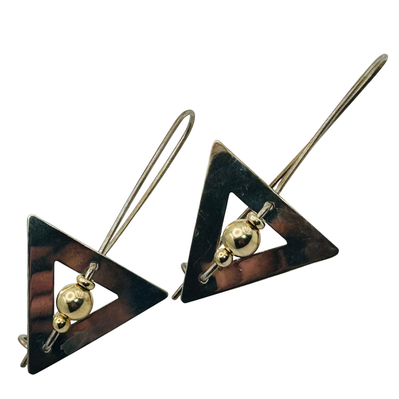 Sterling Triangle Earrings: Sterling triangle earrings. 3.30g