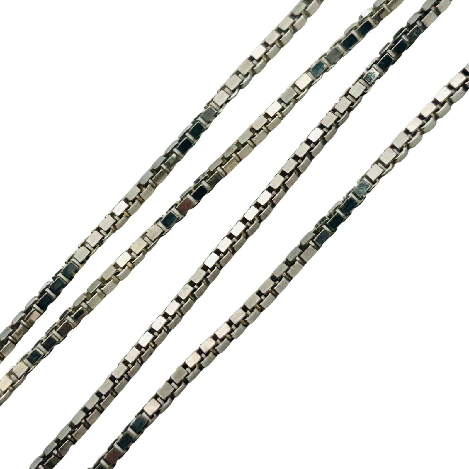 899 VI Italy Sterling Box Chain Necklace: 899 VI Italy sterling box chain necklace. 2.60g
