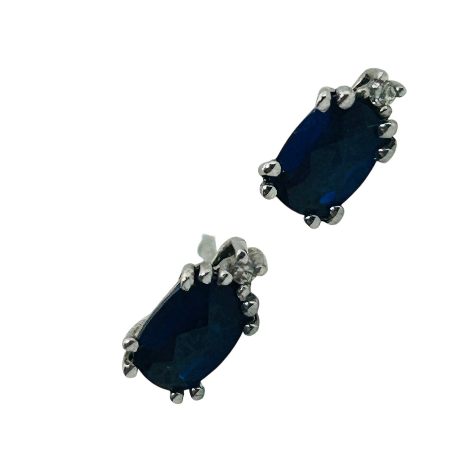 Sterling Sapphire Cubic Zirconia Stud Earrings: Sterling sapphire cubic zirconia stud earrings. 0.90g