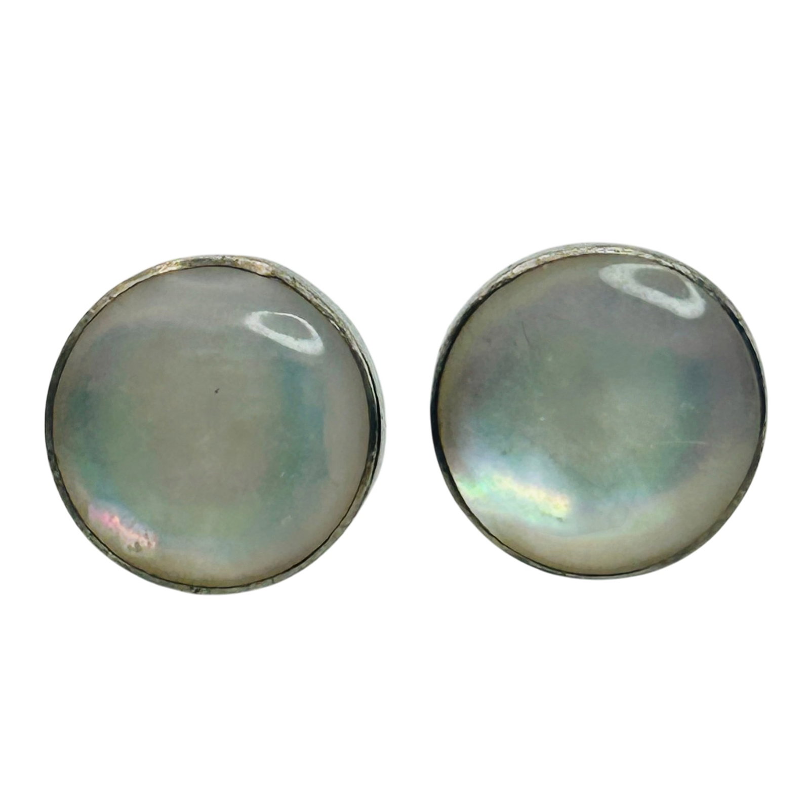 Sterling Mother Of Pearl Stud Earrings: Sterling mother of pearl stud earrings. 2.90g