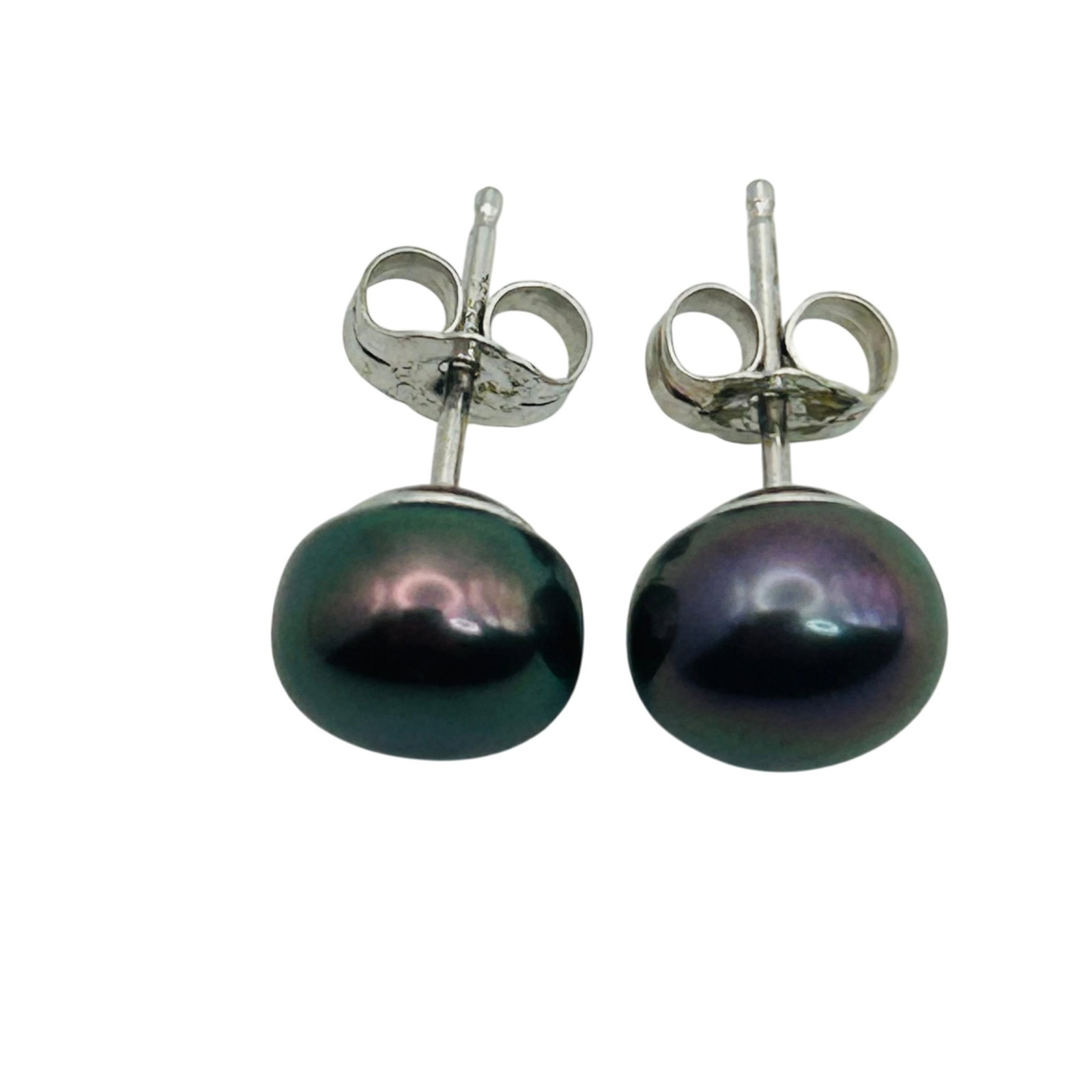 Sterling Pearl Stud Earrings: Sterling pearl stud earrings. 2.60g