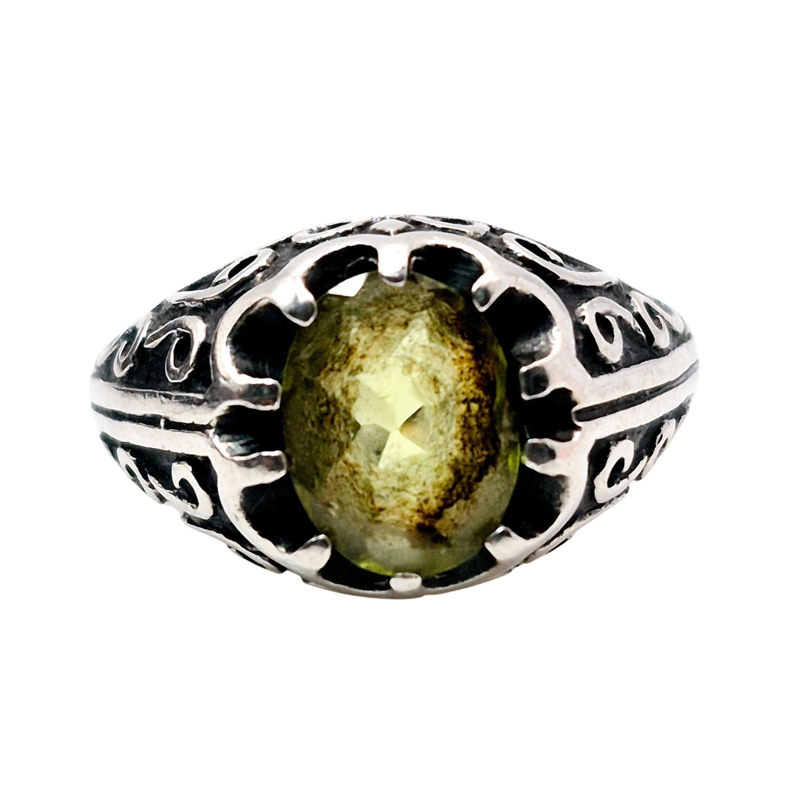 Sterling Peridot Solitaire Ring Size 6 (1 of 6)