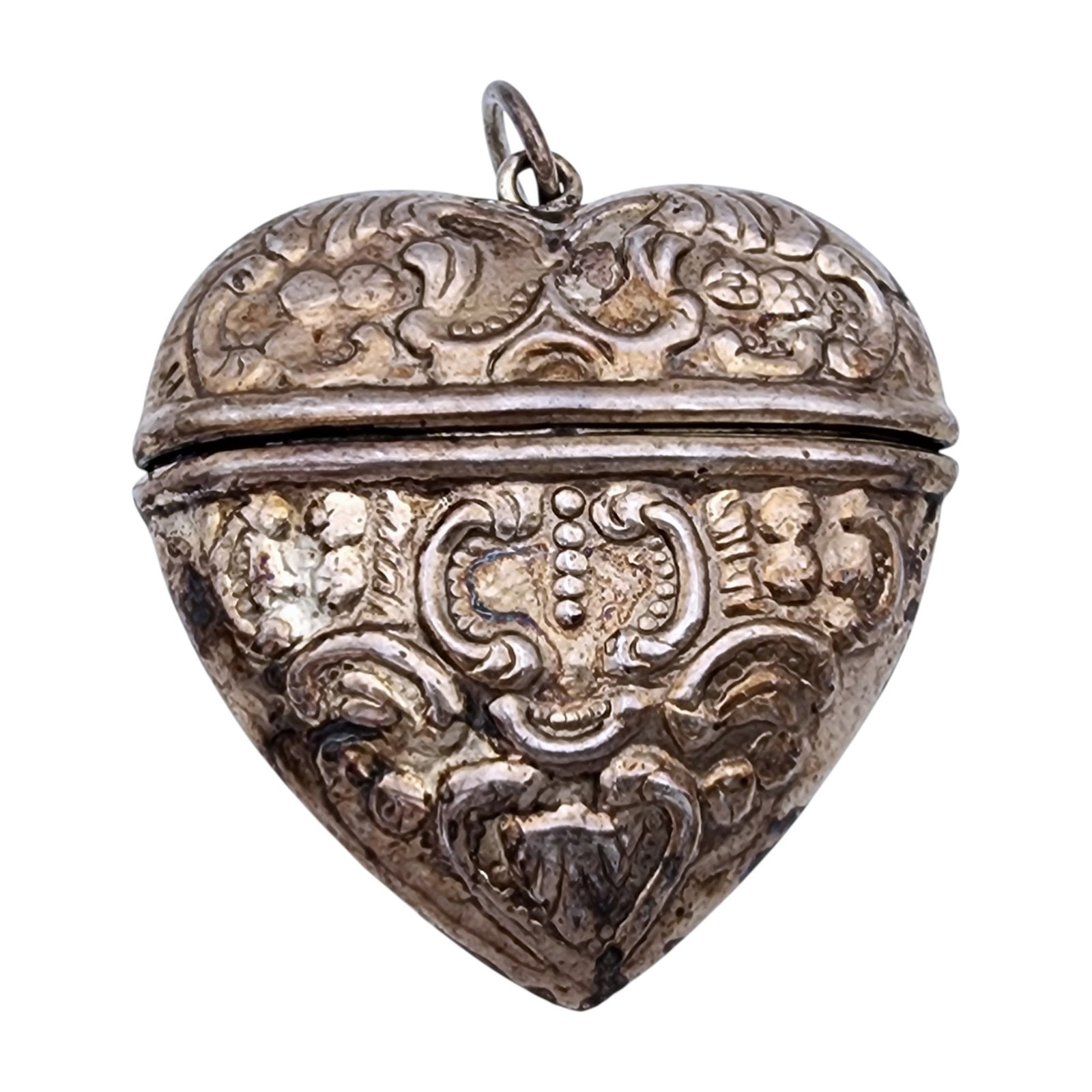 Vintage Sterling Repousse Heart Locket Pendant: Vintage Sterling Repousse Heart Locket Pendant 11.9g