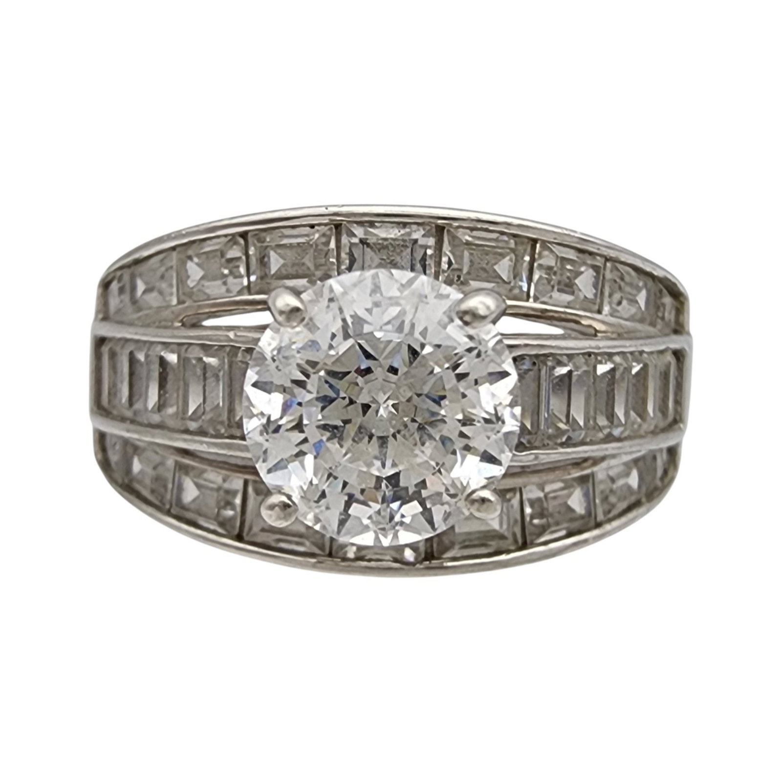 Sterling CZ Ring Sz 9: Sterling CZ Ring Sz 9 - 7.6g