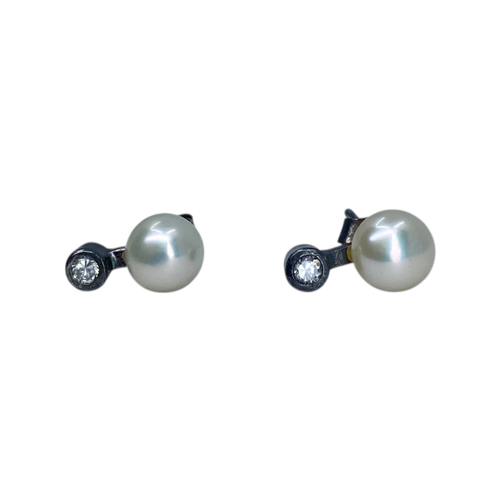 Signed Sterling Multi Stone Stud Earrings 1.5g: Signed Sterling Pearl And Rhinestone Stud Earrings 1.5g Engraved CW with a Grid Globe hallmark 925