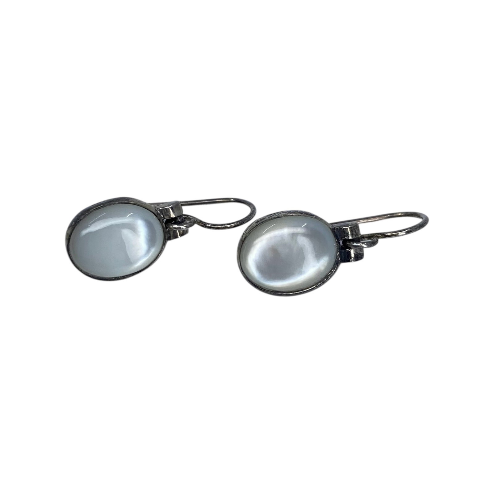 Sterling Mother Of Pearl Oval Dangle Earrings 3.44g: Sterling Mother Of Pearl Oval Dangle Earrings 3.44g Engraved 925