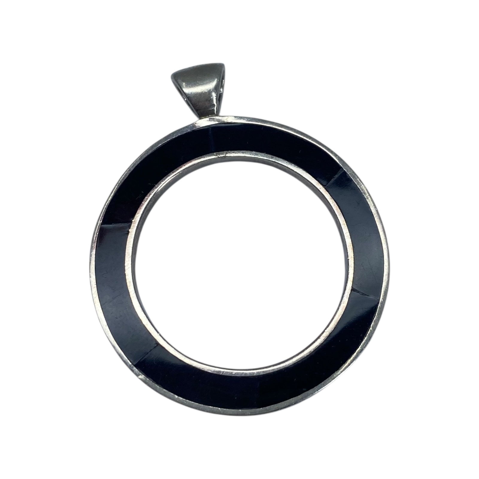 Signed Sterling Black Onyx Inlay Circle Pendant 8.2g: Signed Sterling Black Onyx Inlay Circle Pendant 8.2g Engraved D in a square, 925, Sold as is - Some minor chipping along seams