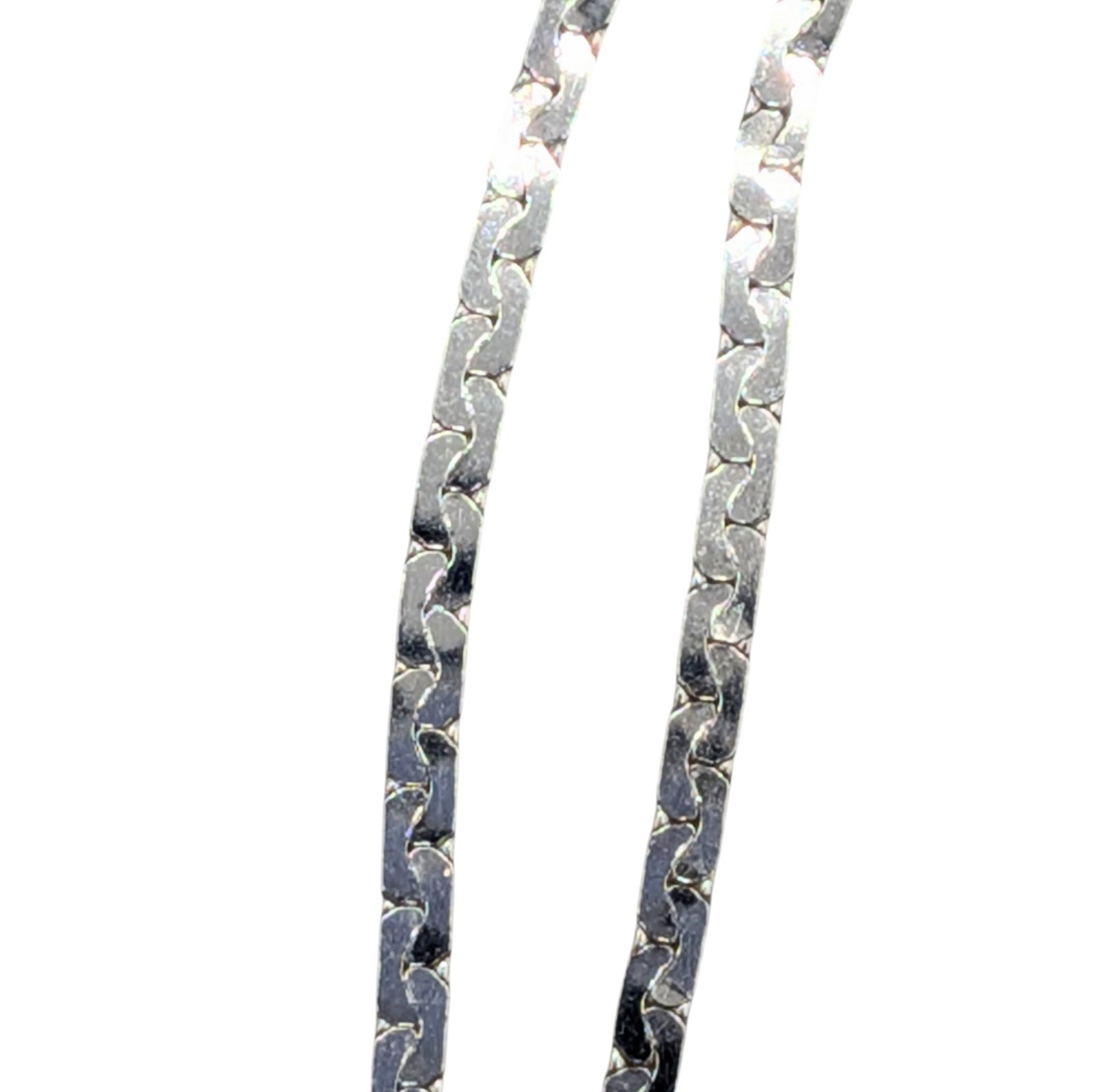 Signed Italian Sterling Silver Flattened Interlaced C Bar Chain Bracelet: Signed Italian Sterling Silver 2mm Flattened Interlaced C Bar Chain Bracelet. 7.25in Length. Signed 925 Italy S. 1.9g