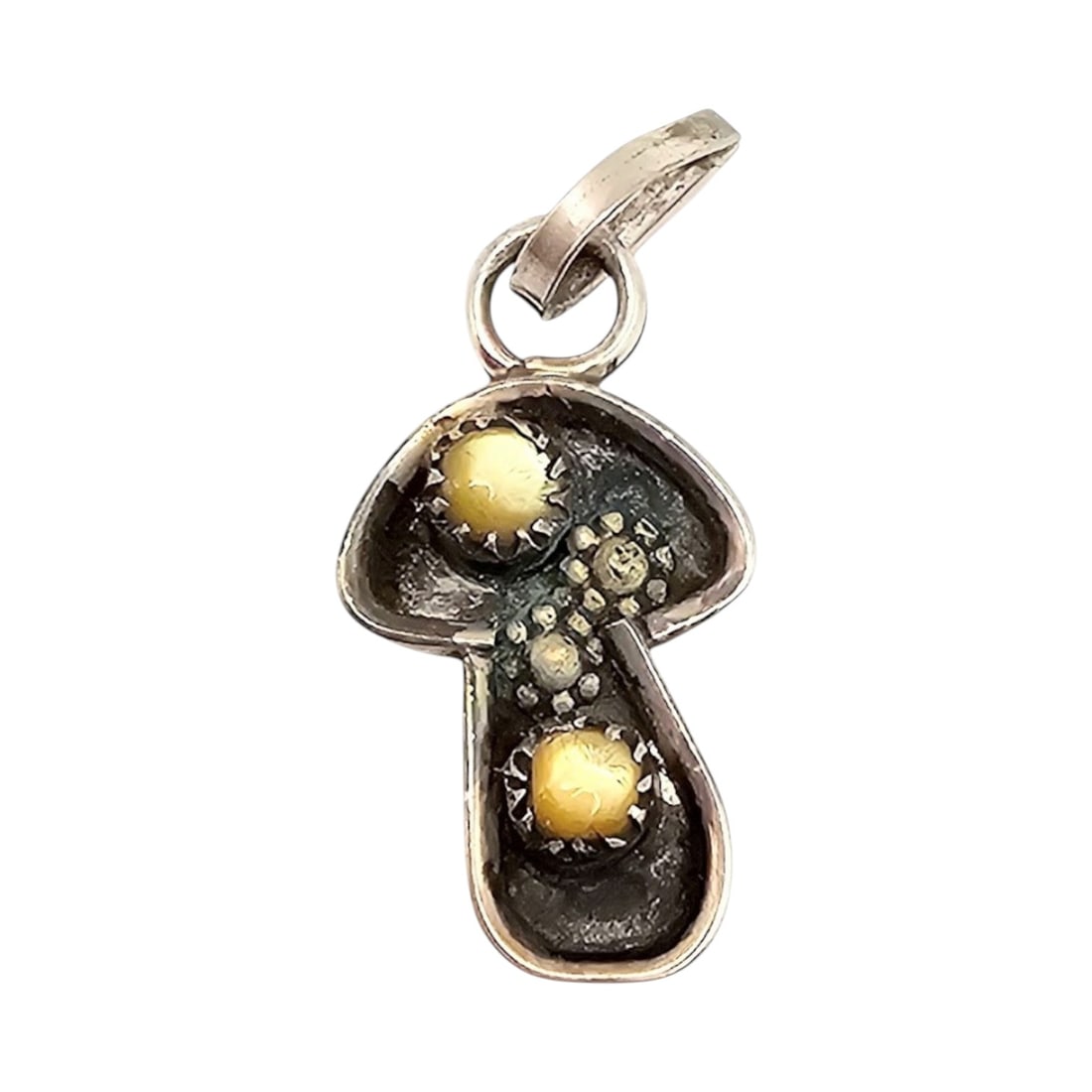 Estella Laate Zuni Mother Of Pearl Sterling Silver Mushroom Pendant 1.2 G: Estella Laate Zuni Mother Of Pearl Sterling Silver Mushroom Pendant 1.2 G
