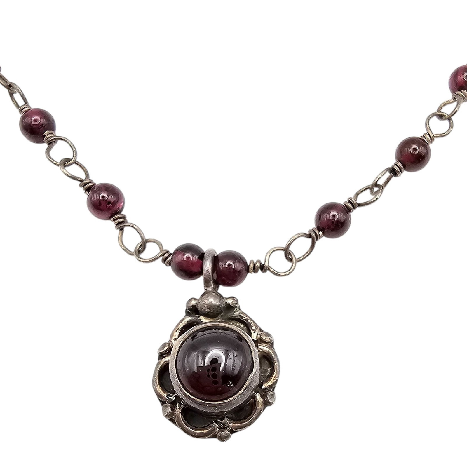 Amethyst Sterling Silver Necklace 11.4 G: Amethyst Sterling Silver Necklace 11.4 G