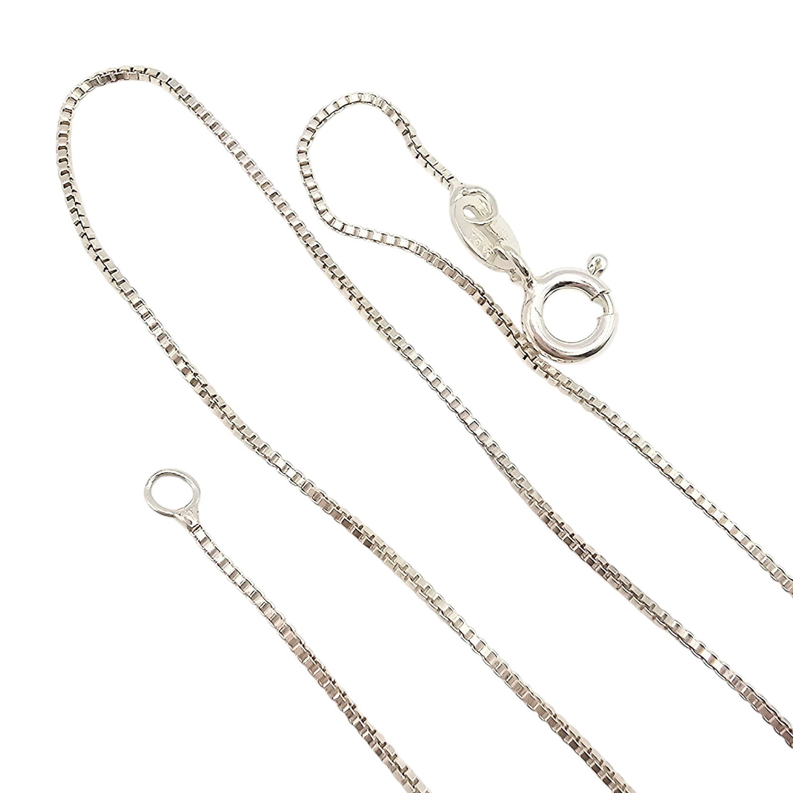 Sterling Silver Box Chain Necklace 2.1 G: Sterling Silver Box Chain Necklace 2.1 G