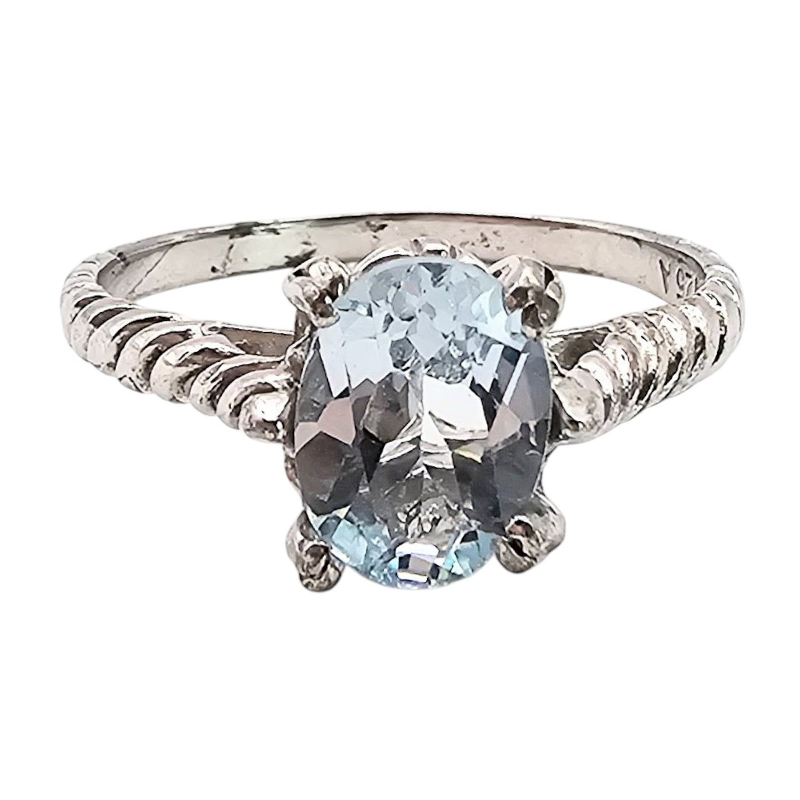 A Topaz Sterling Silver Ring Size 6.75 2.2 G: A Topaz Sterling Silver Ring Size 6.75 2.2 G